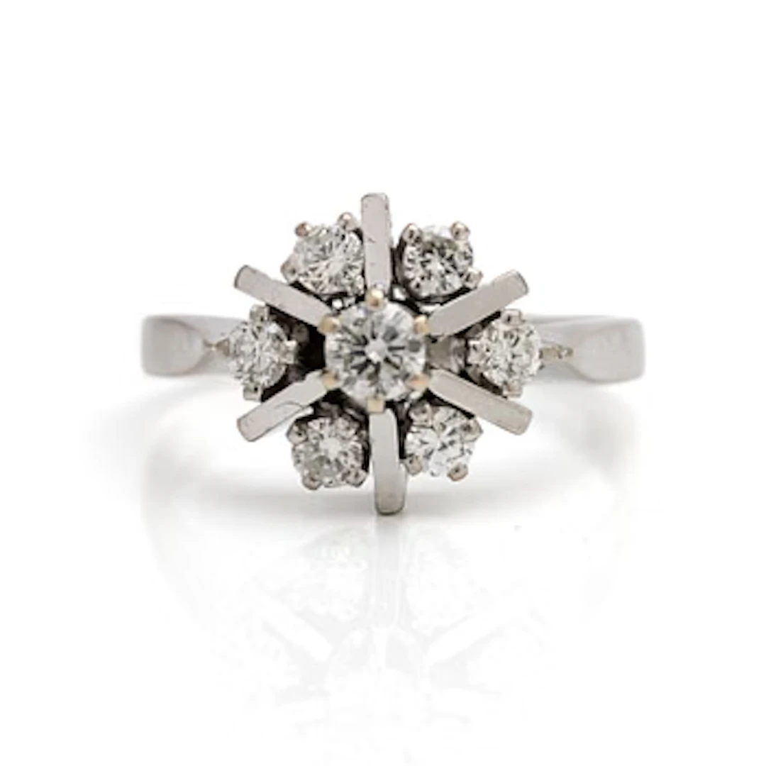 18K white gold and diamond ring, Ceson Guldvaru Ab, Gothenburg, 1975.