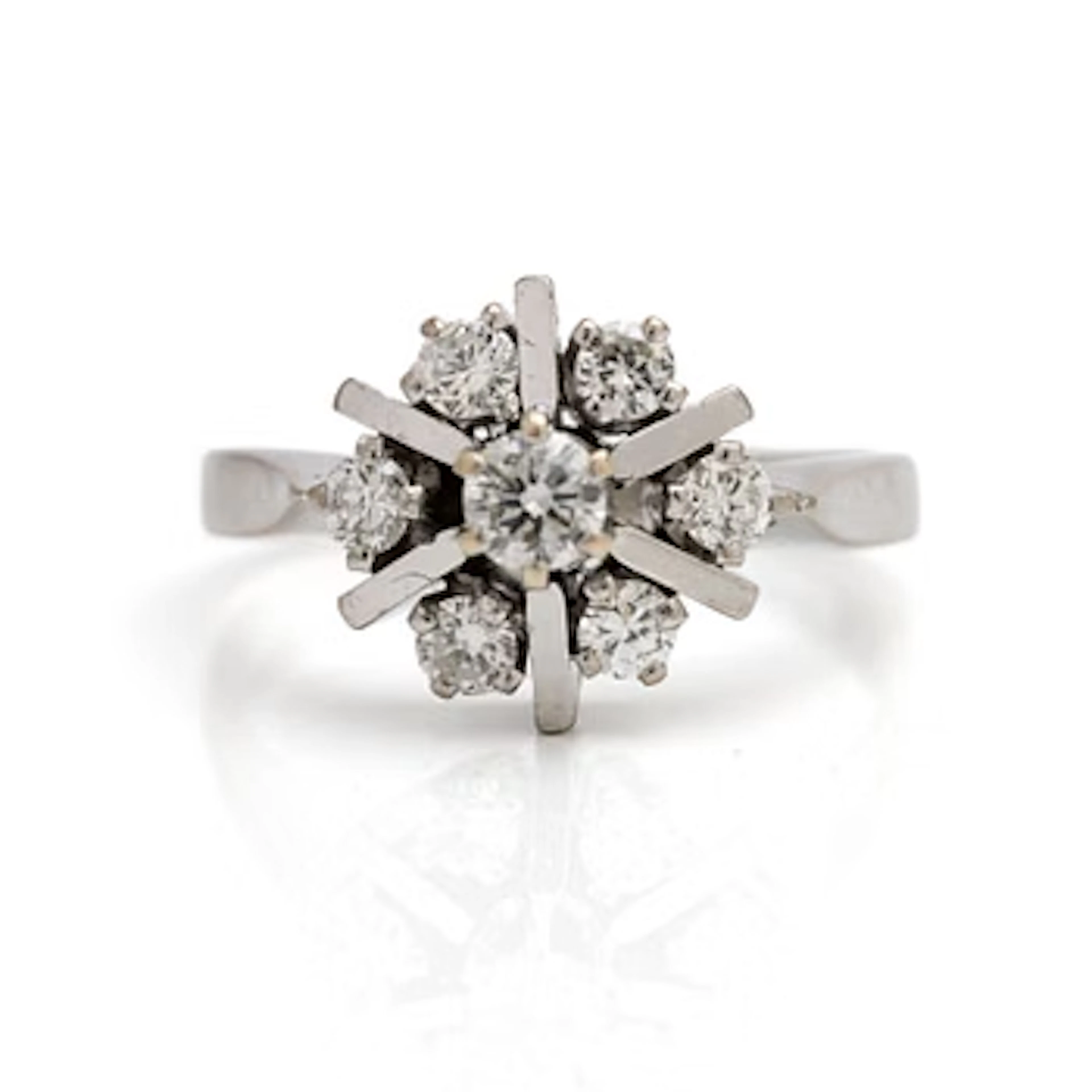 18K white gold and diamond ring, Ceson Guldvaru Ab, Gothenburg, 1975.