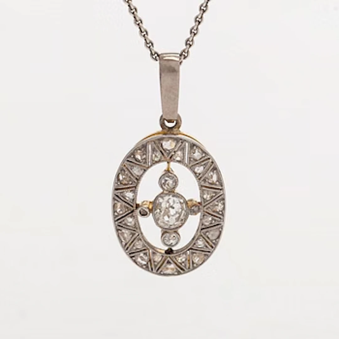 Pendant, old-cut and rose-cut diamonds, 18K gold, chain in platinum.
