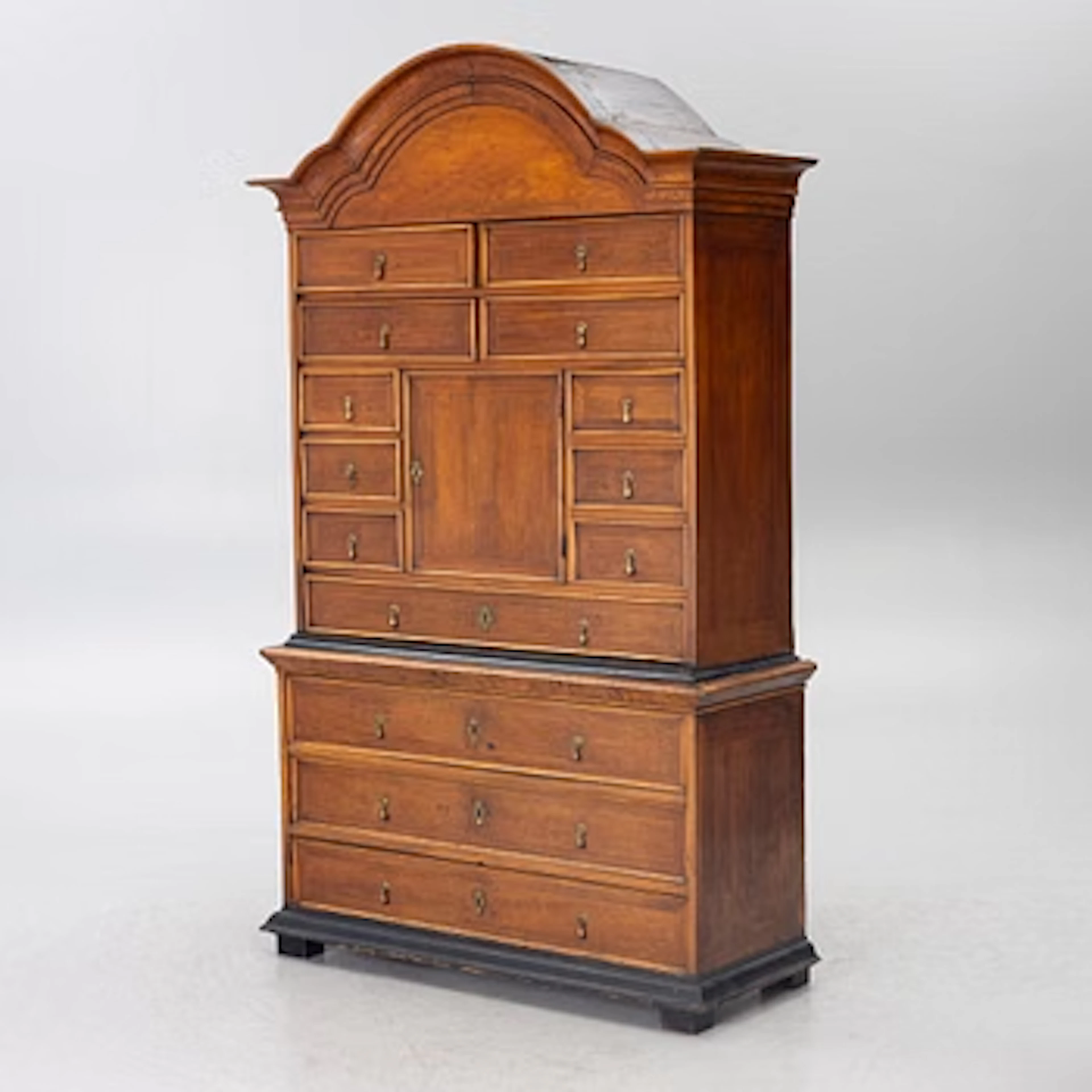 Cabinet, first half of 18th century.