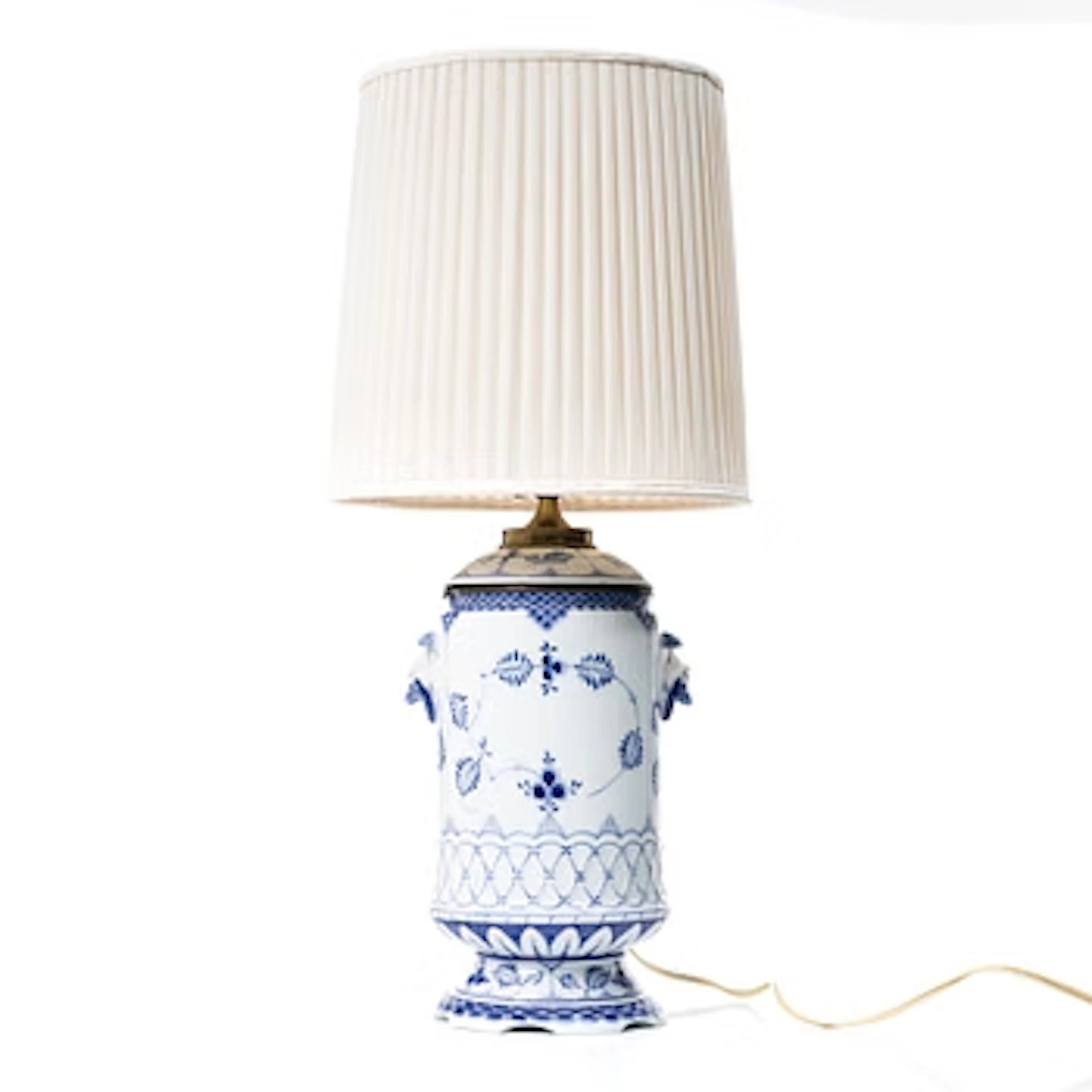 Royal Copenhagen, A porcelain 'Musselmalet' table lamp, 1894–1900, Denmark.