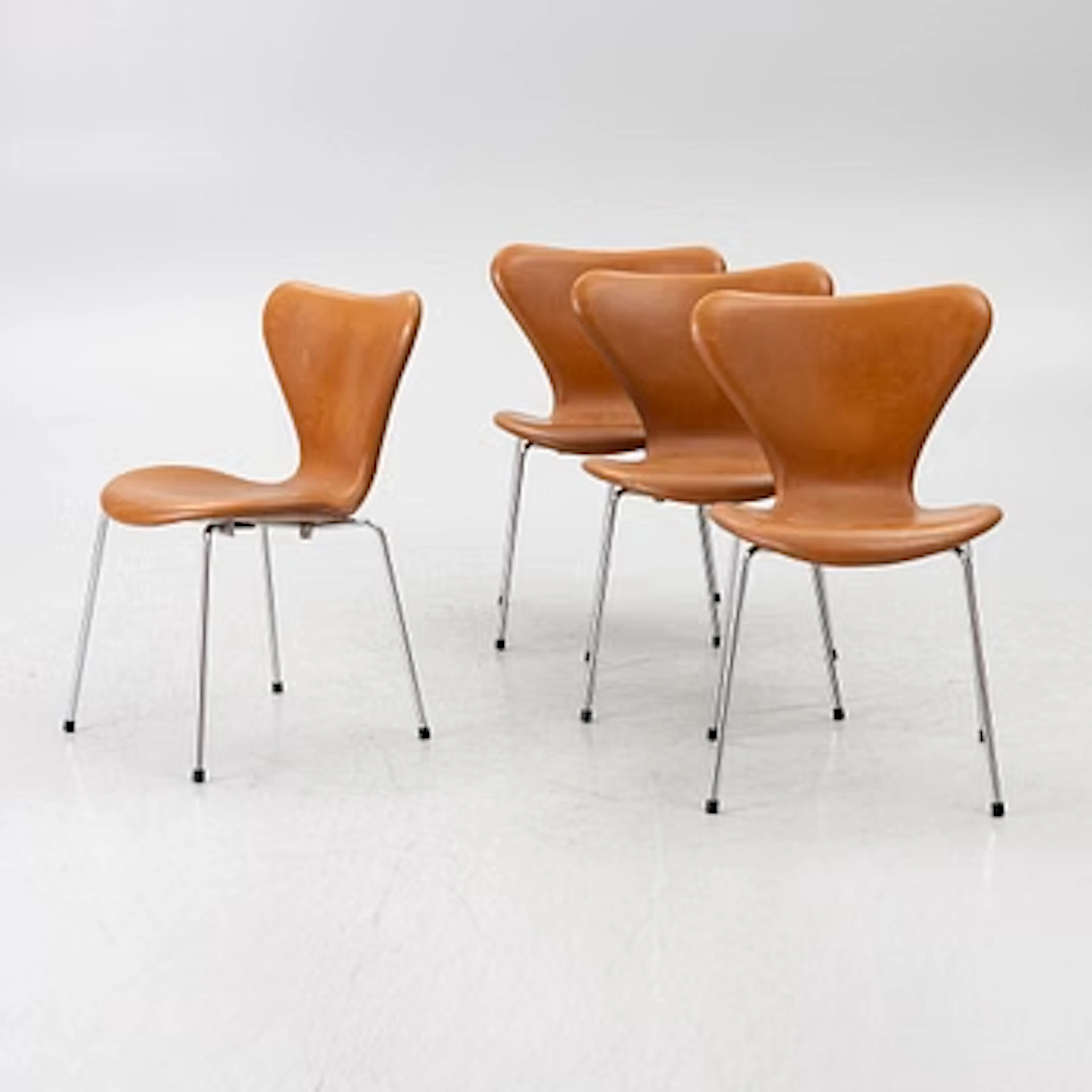 Arne Jacobsen, 4 chairs, "Series 7", Fritz Hansen.