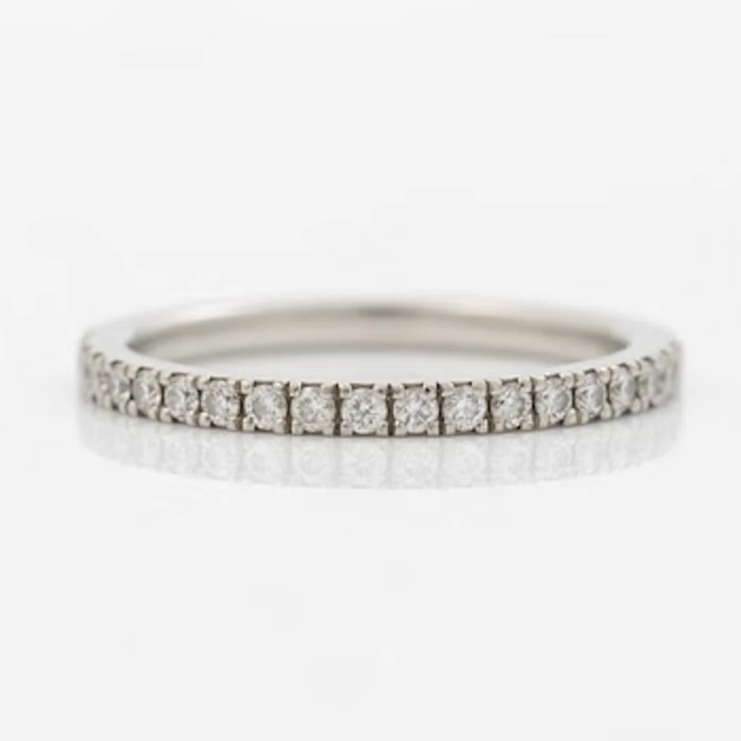 De Beers, platinum ring with brilliant-cut diamonds.