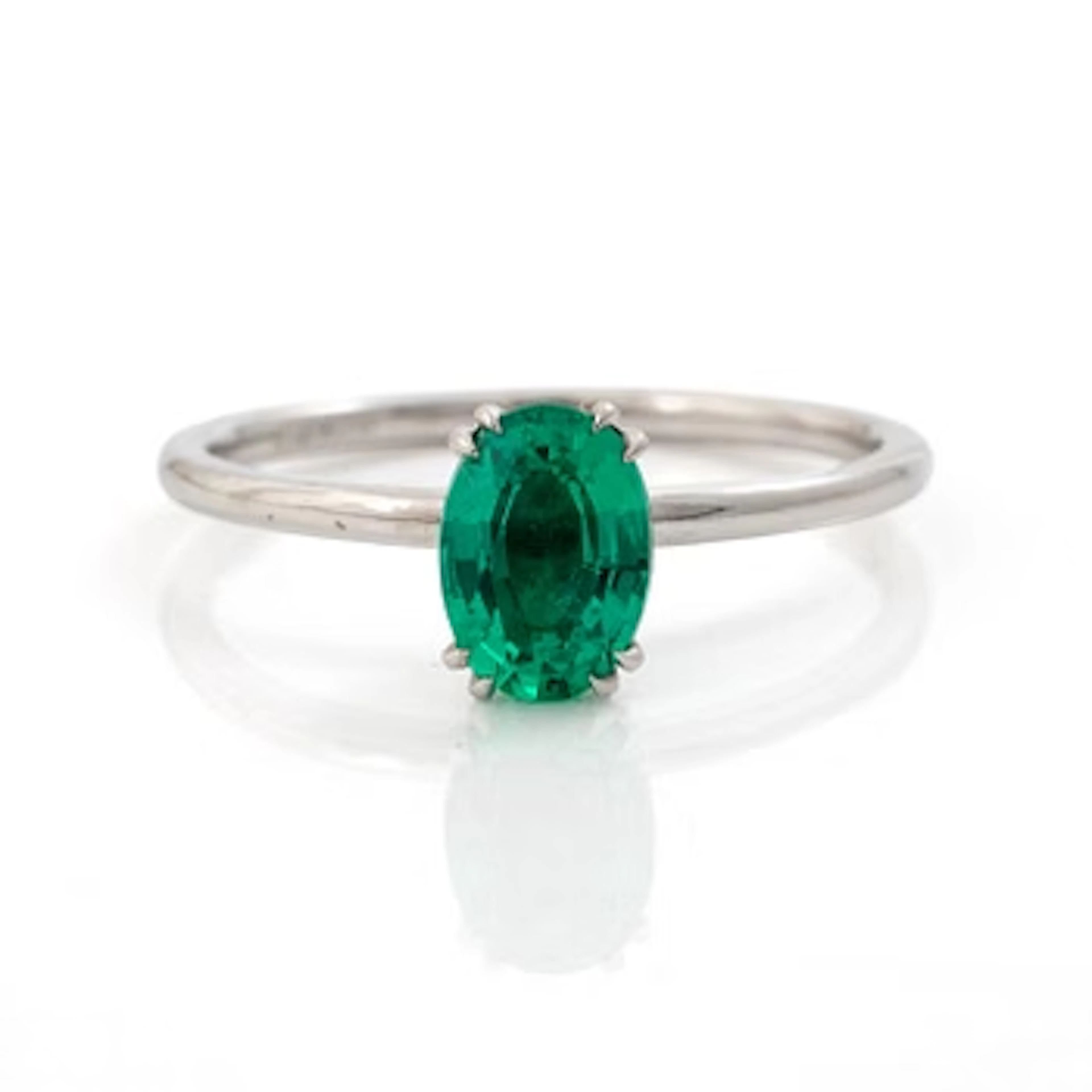 Ring 14K white gold with synthetic emerald and brilliant-cut diamonds.