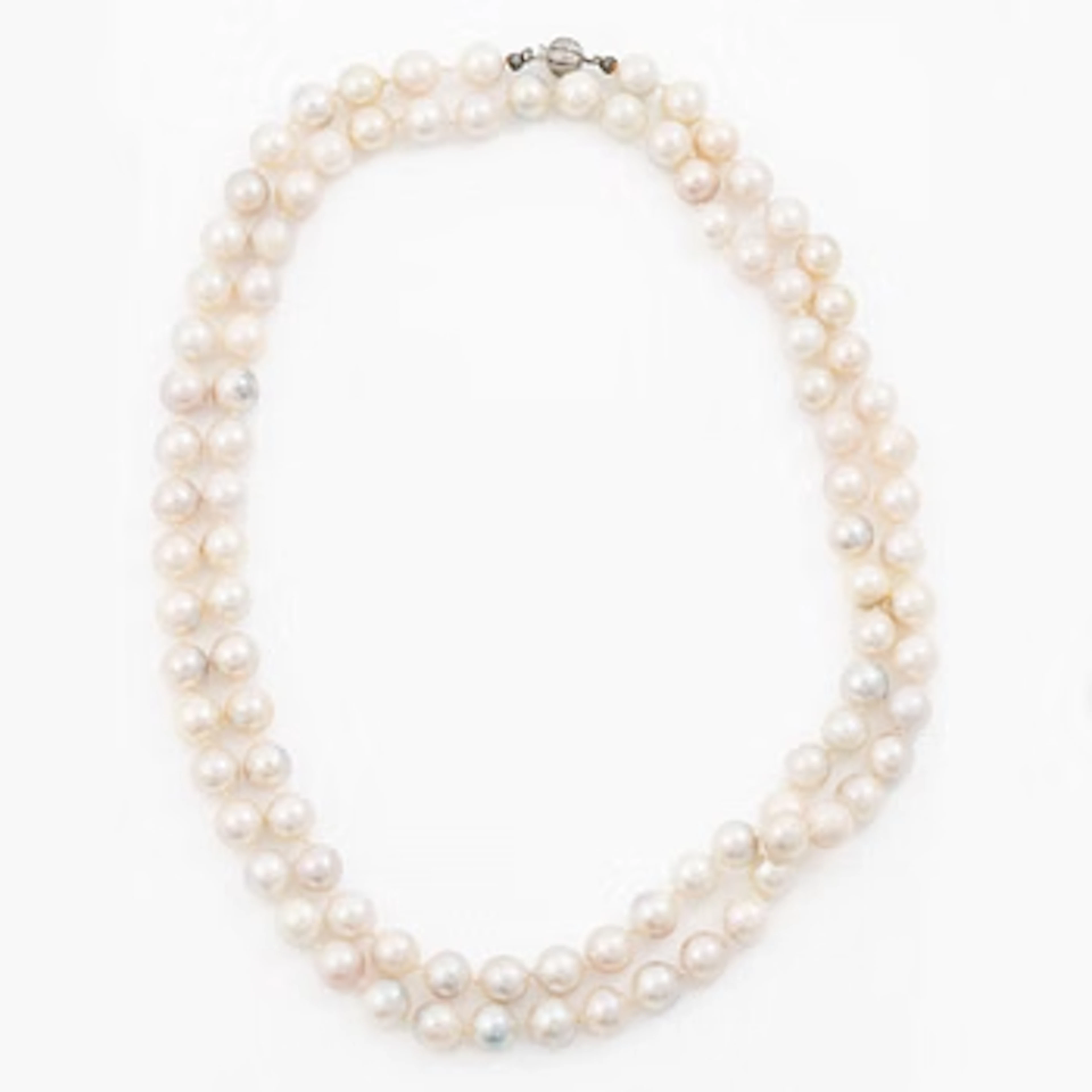 Cultured pearl necklace, silver clasp.