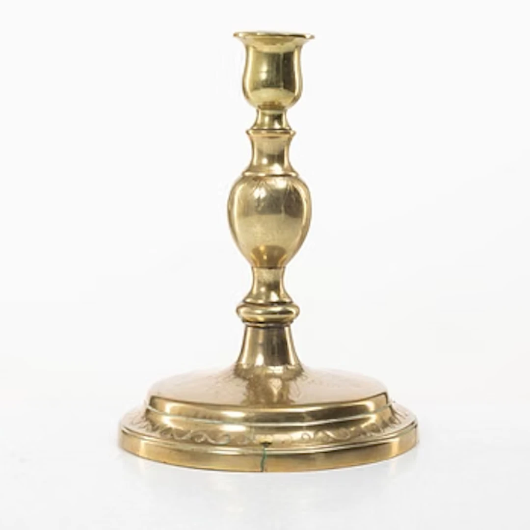 A candle holder in brass, Baroque, 17th/18th century.