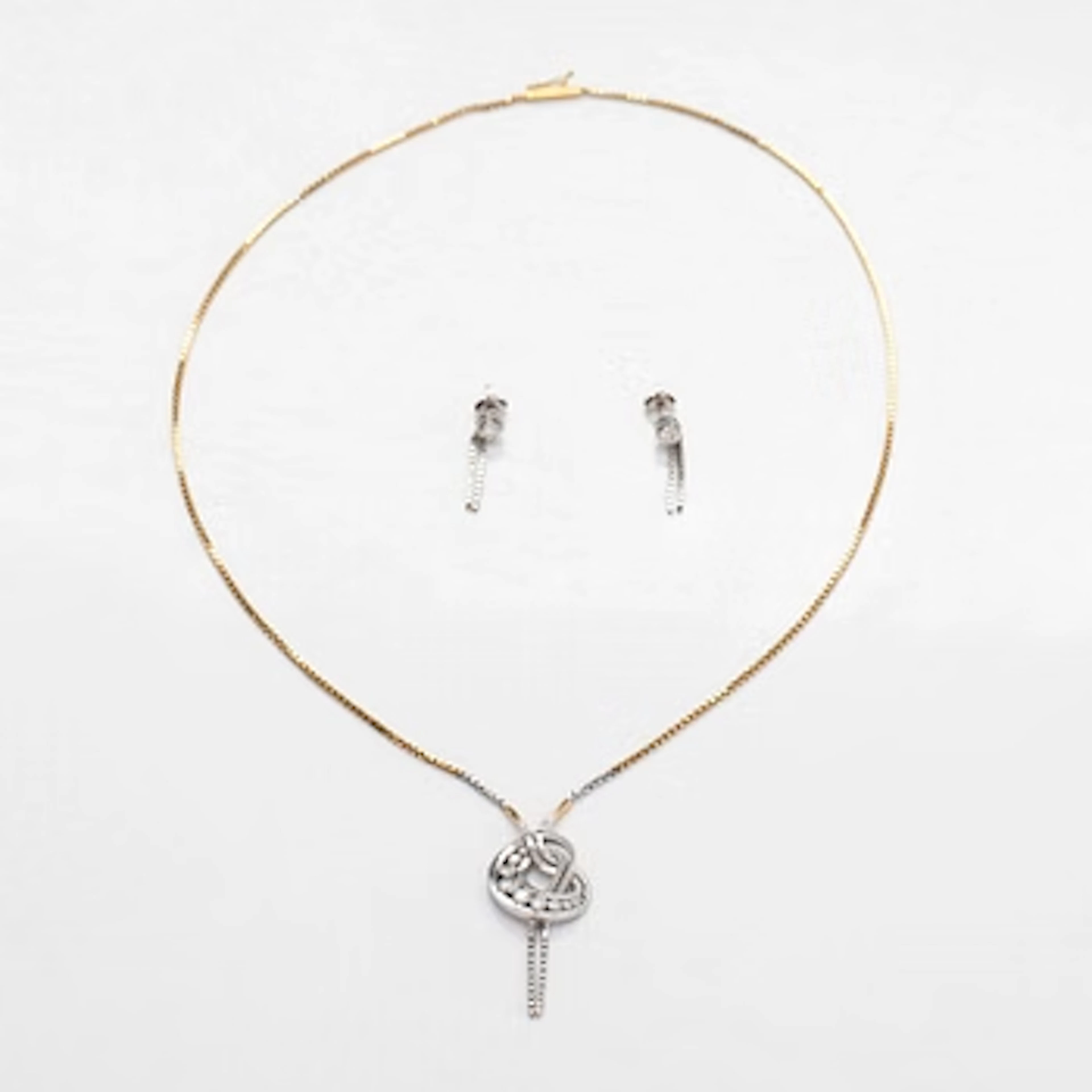 Necklace and earrings, brilliant cut diamonds, 18K white gold and