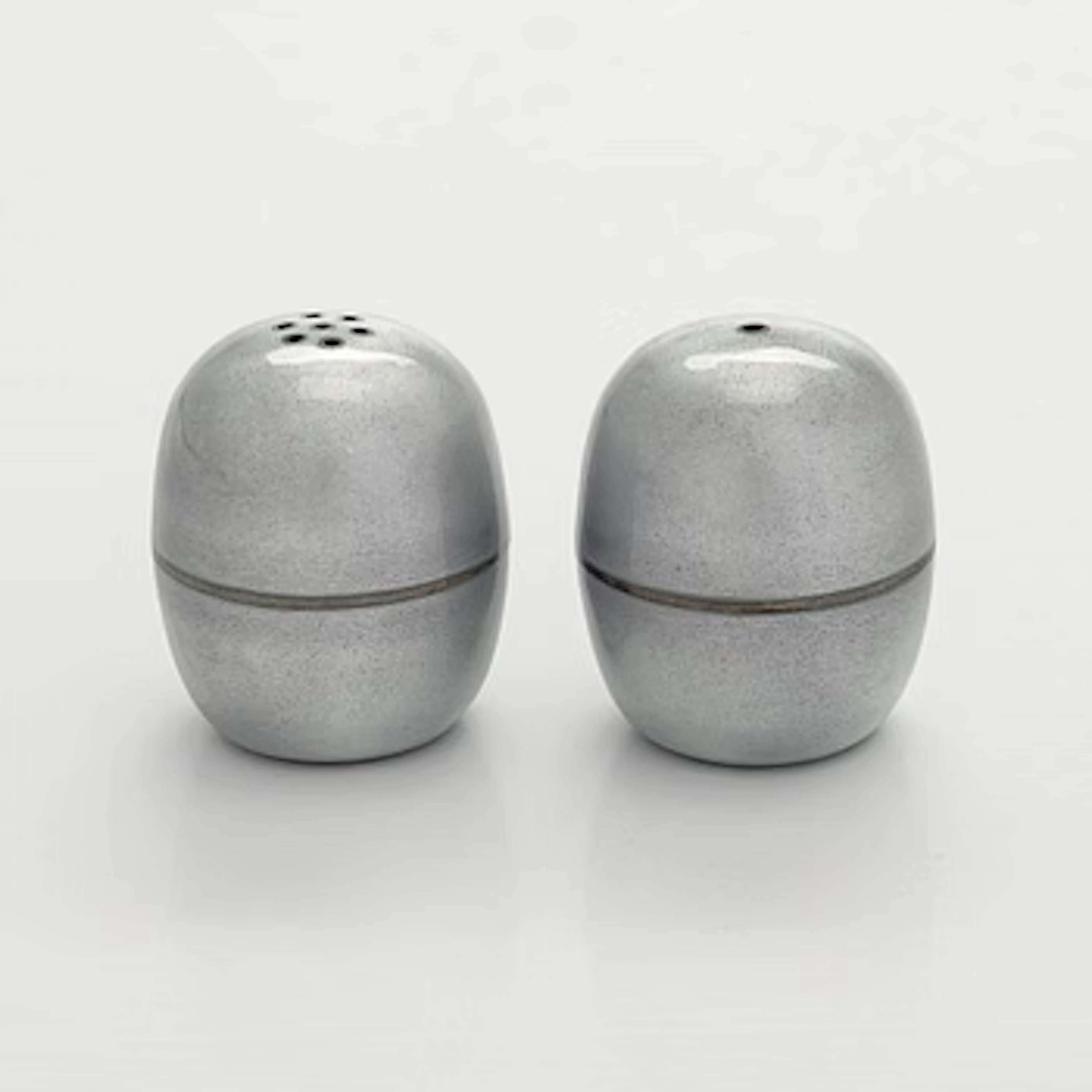 Timo Sarpaneva, Salt and pepper shakers in enamelled sterling silver