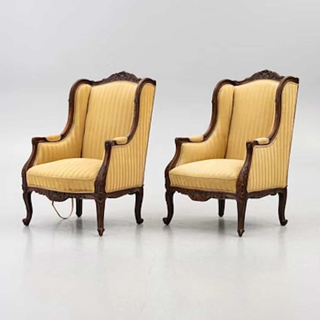 A pair of bergères, Rococo style, first half of the 20th century.