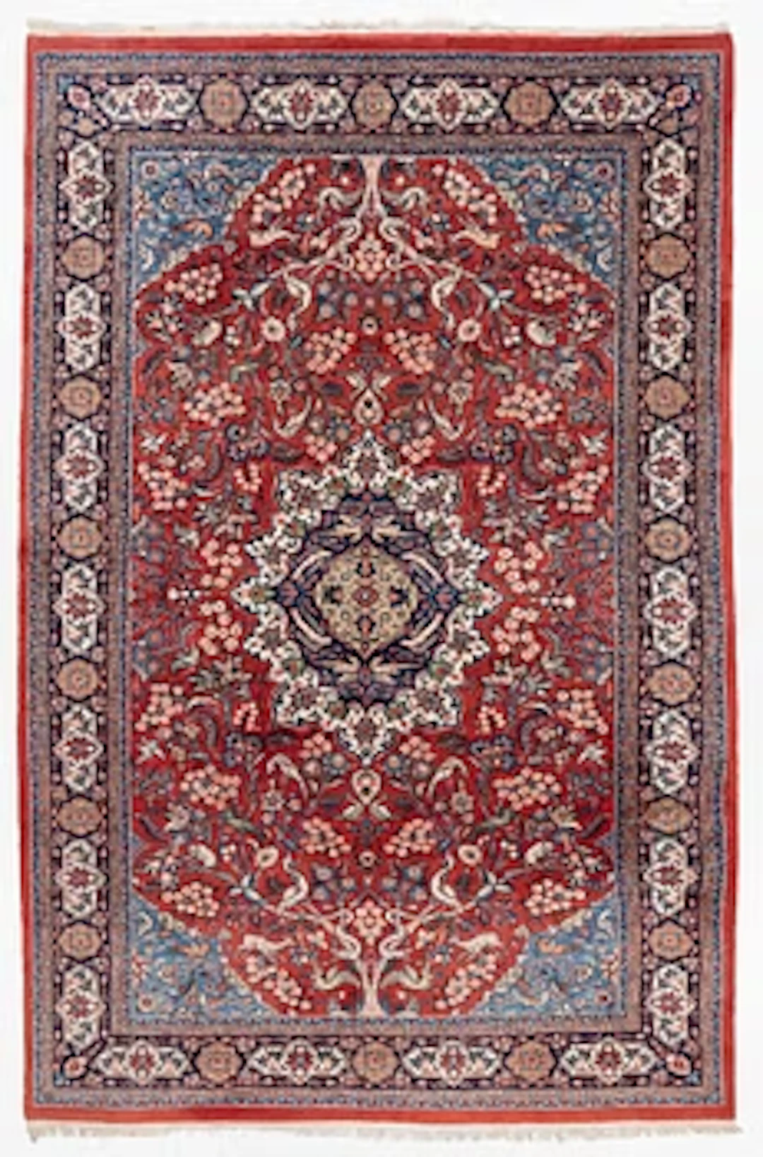 A Sarouk carpet, c. 330 x 215 cm.