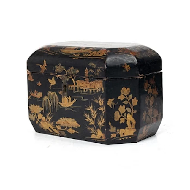 A Chinese laquered wooden box, around 1900.