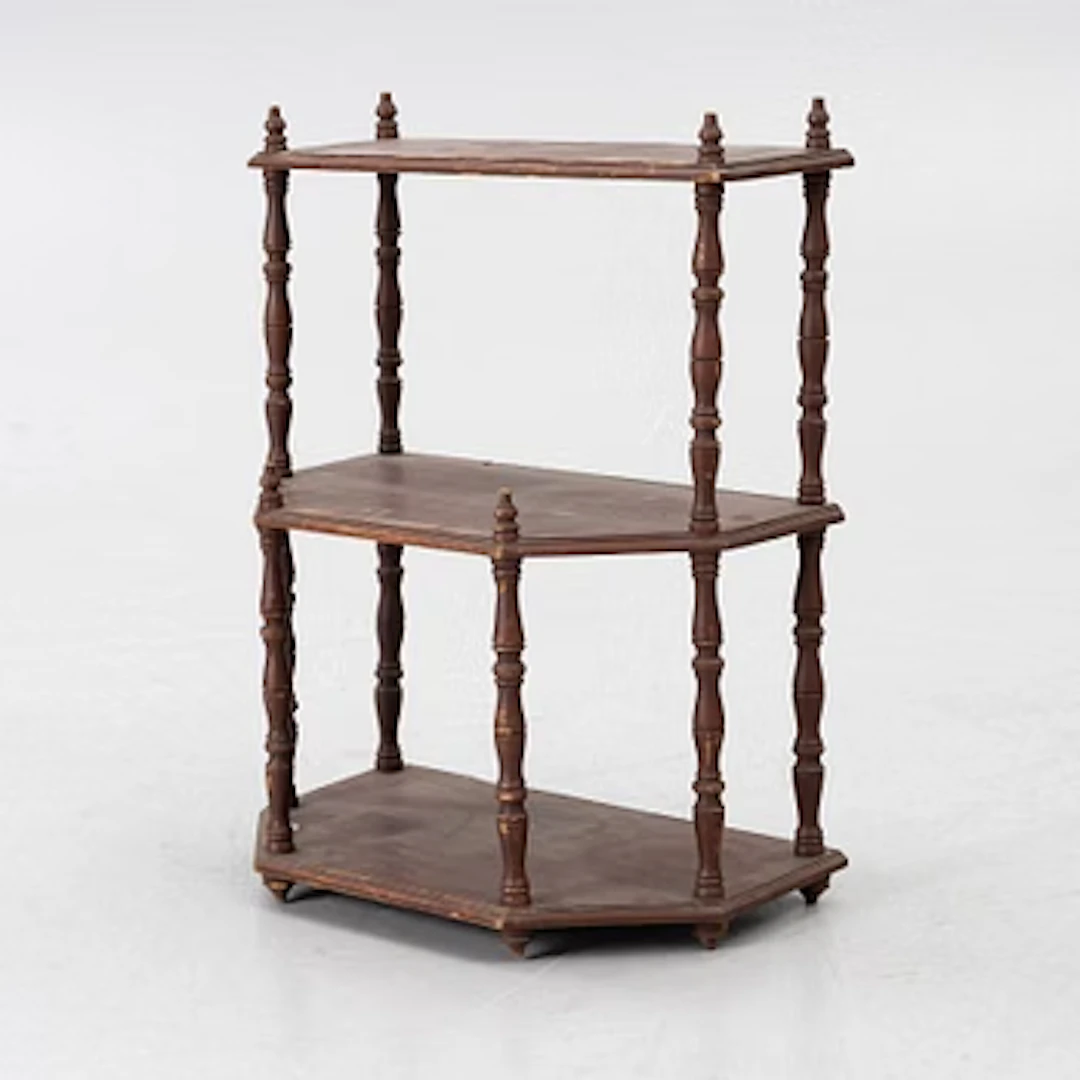 A wall shelf, 19th Century.