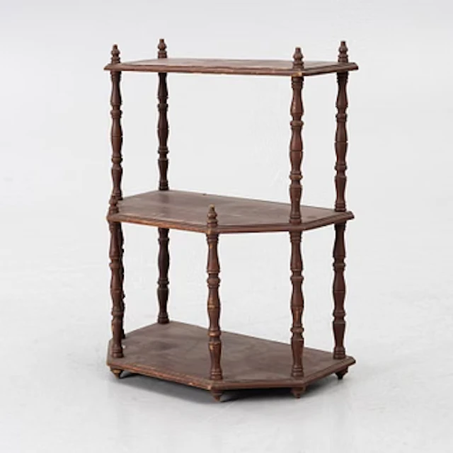 A wall shelf, 19th Century.