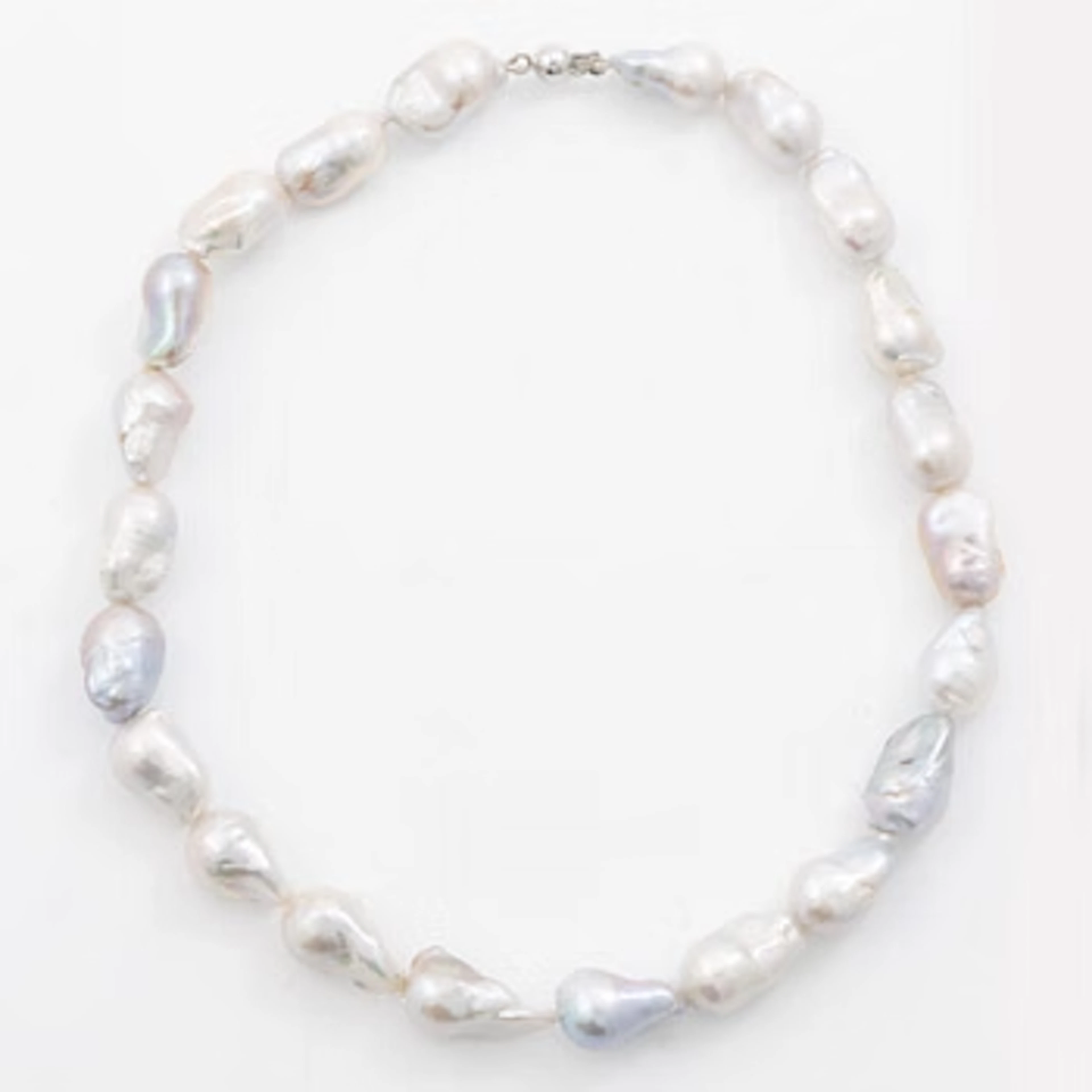 Necklace with cultured baroque freshwater pearls and an 18K white gold clasp.