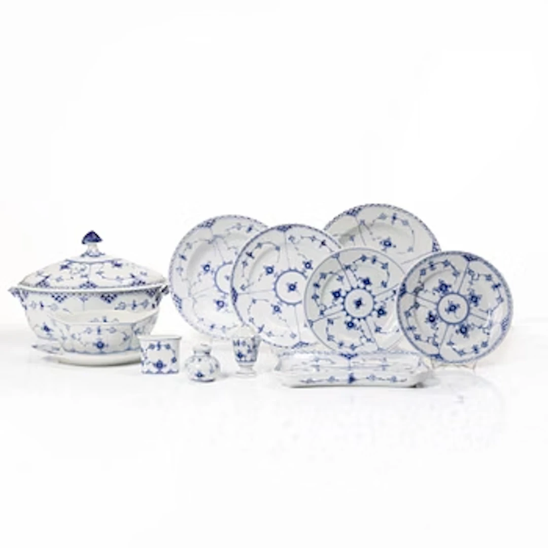 Royal Copenhagen, Dinner service, 31 pieces, “Musselmalet Halvblonde”, Denmark.