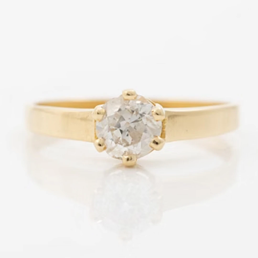 18K gold ring with an old-cut diamond.