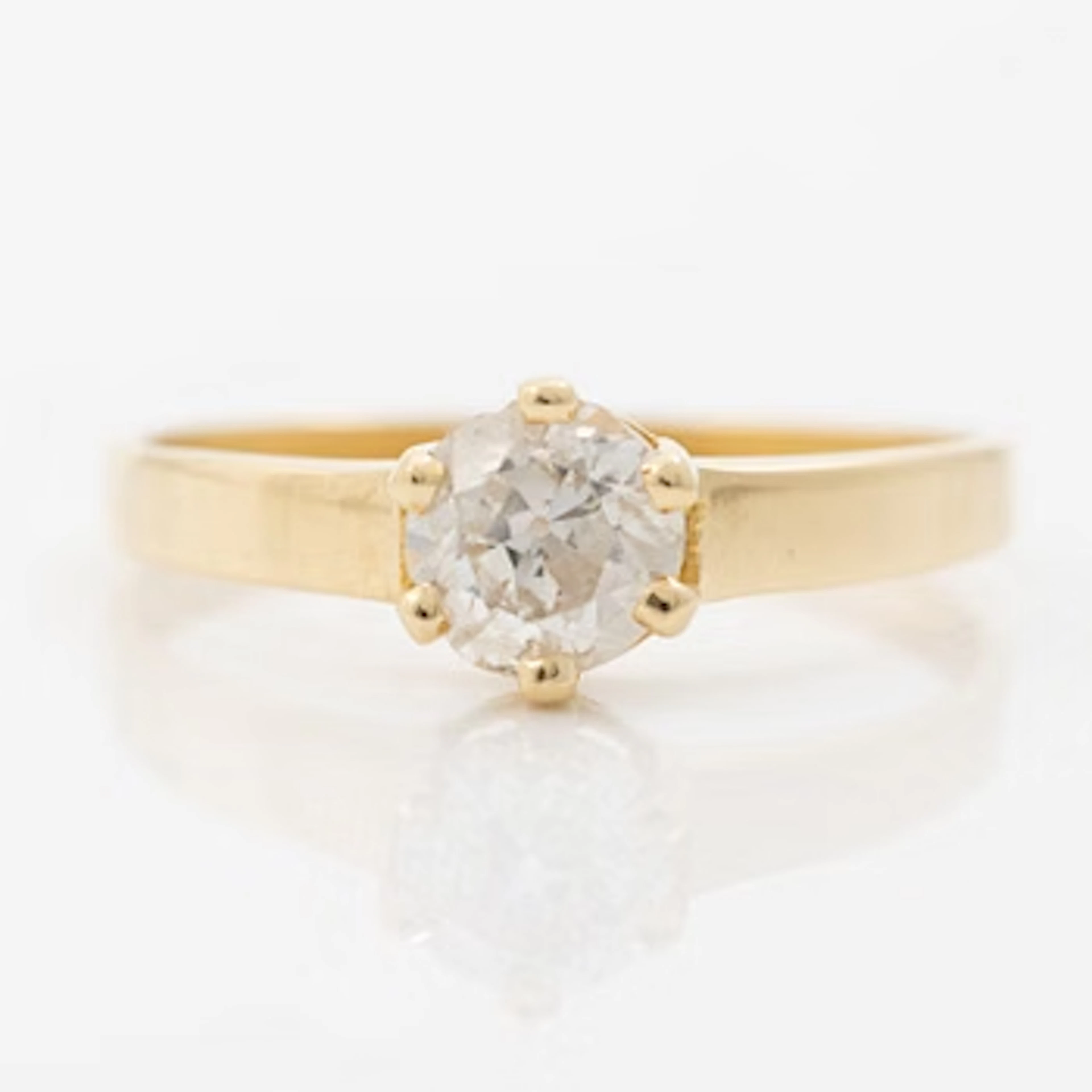18K gold ring with an old-cut diamond.