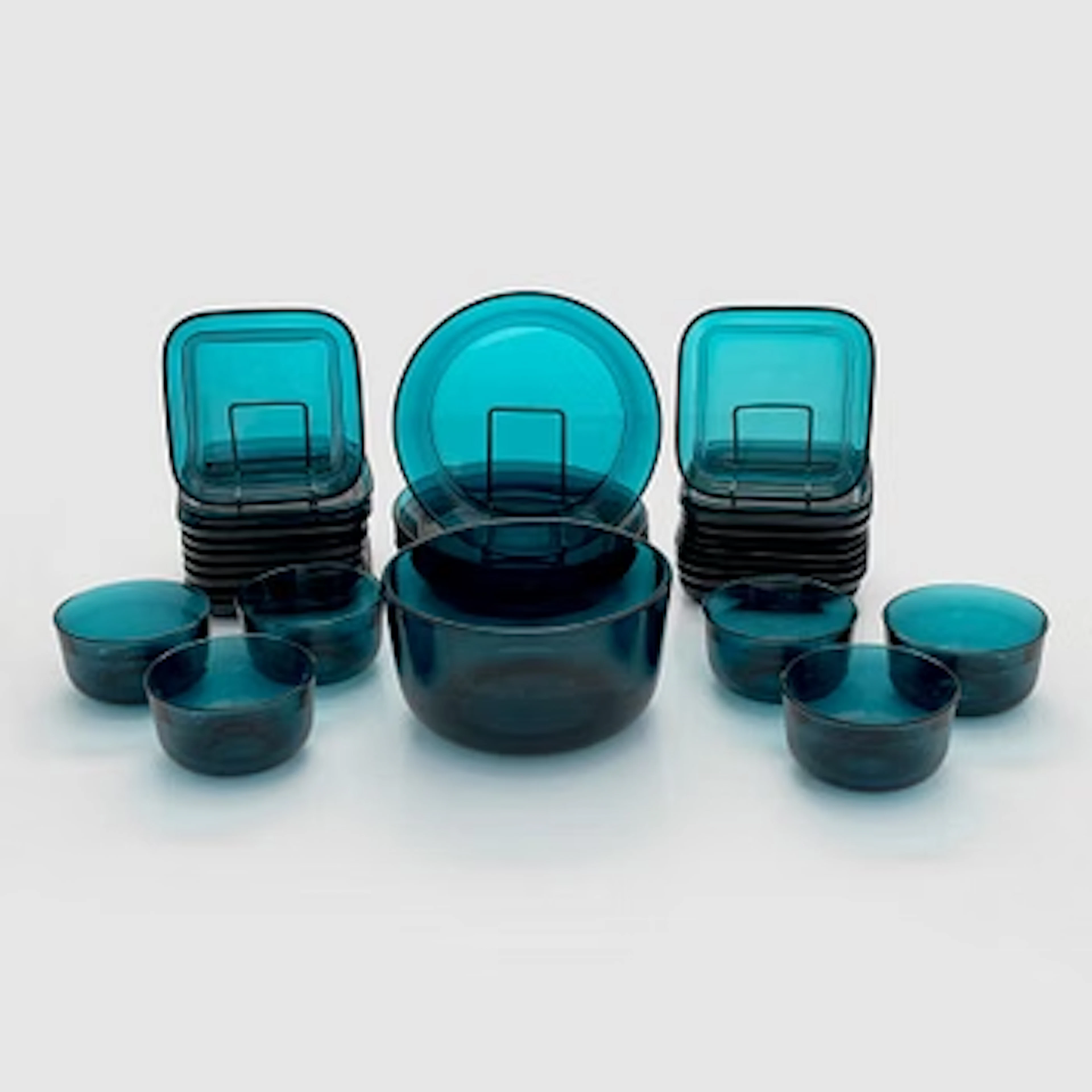 Kaj Franck, and Saara Hopea, a 30-piece set of glass plates and bowls