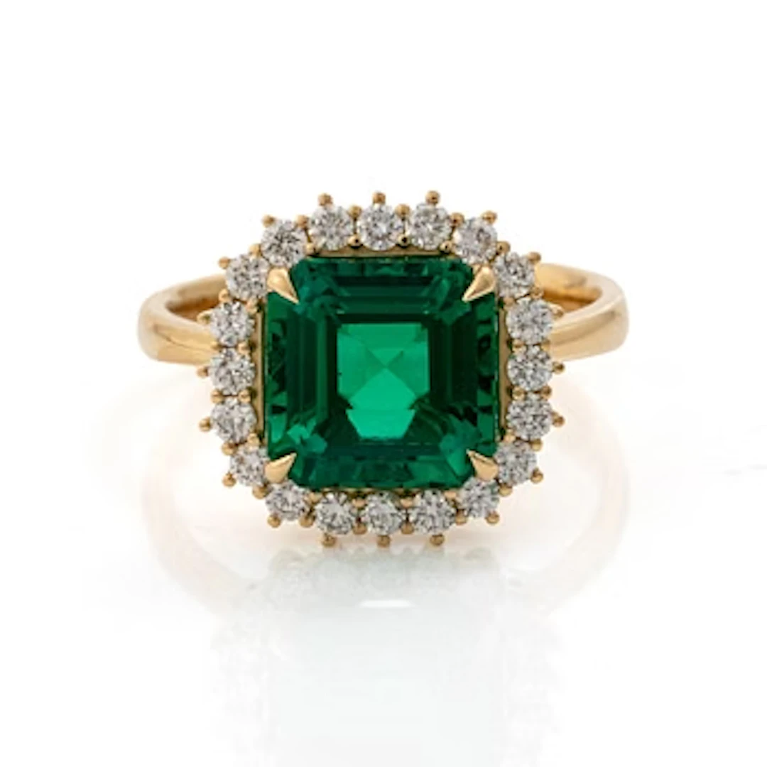 Ring 18K gold with synthetic emerald and brilliant-cut diamonds.