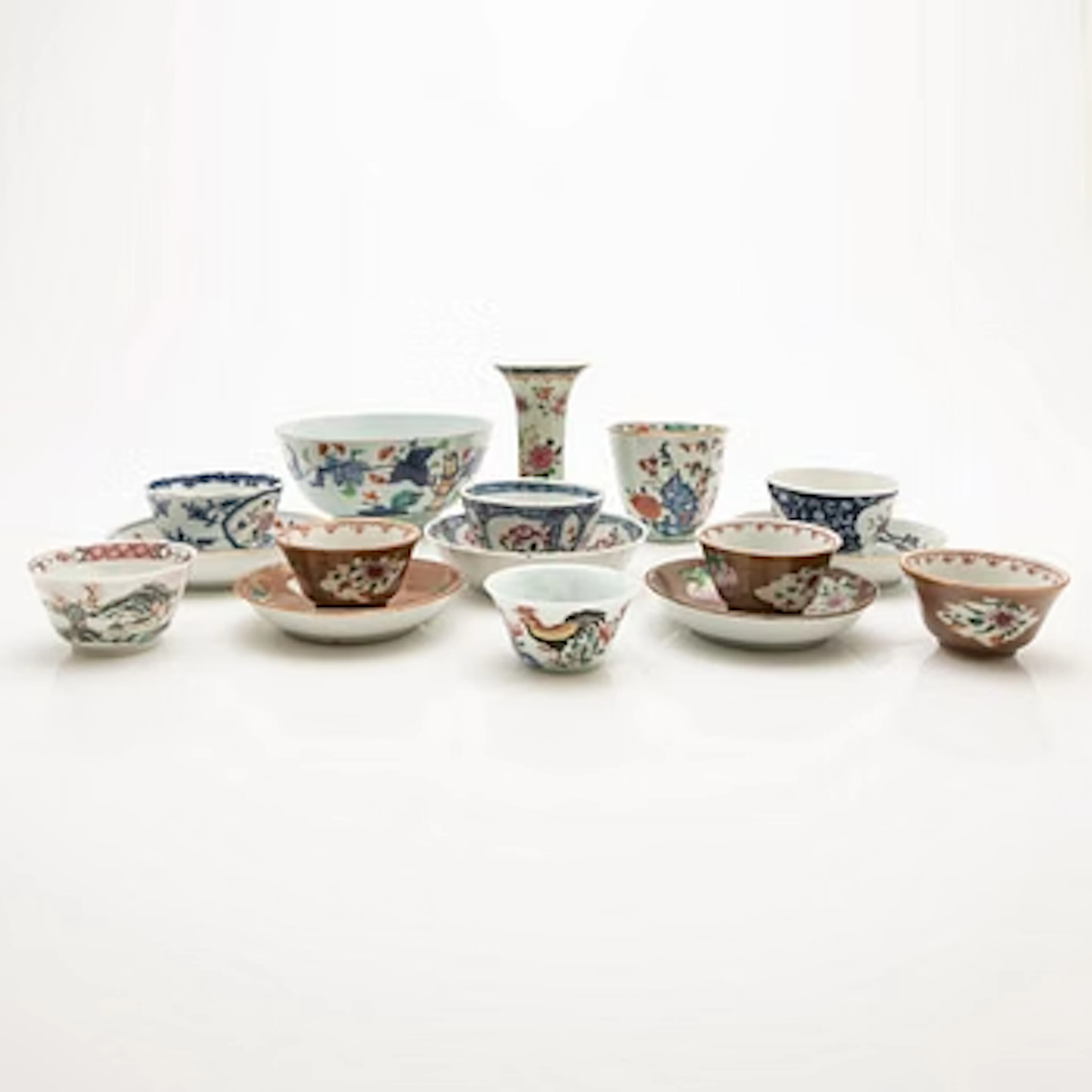 A lot of 11 pieces of Chinese porcelain, some 18th century.