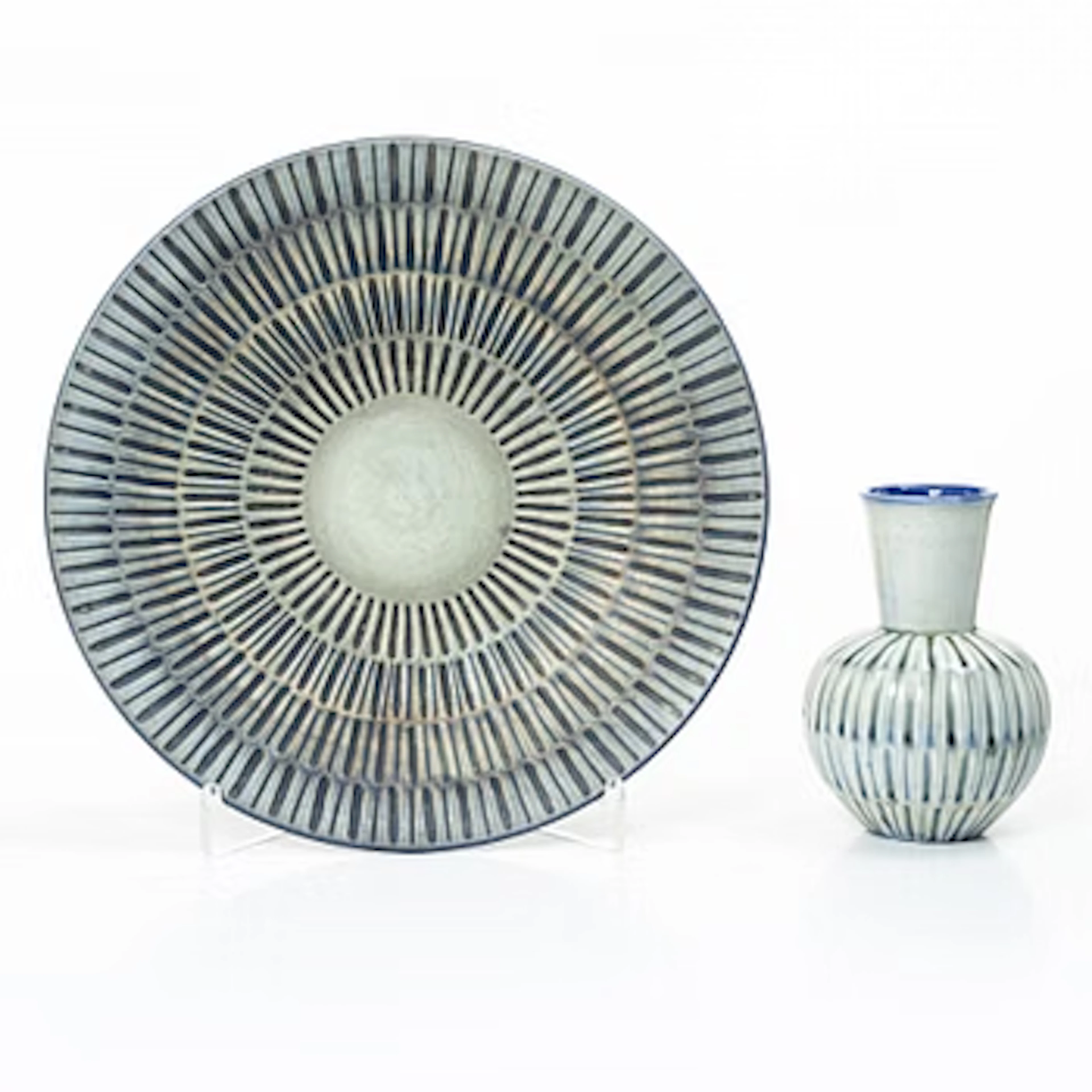 Gertrud Lönegren, a vase and a dish, Rörstrand.