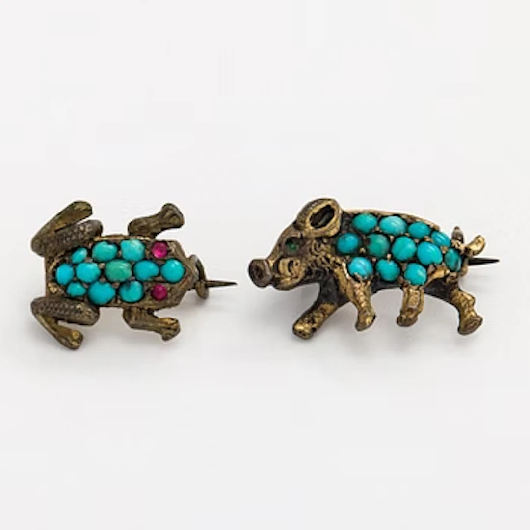 Brooches, 2 pcs, frog and pig, silver, cabochon cut turquoise.