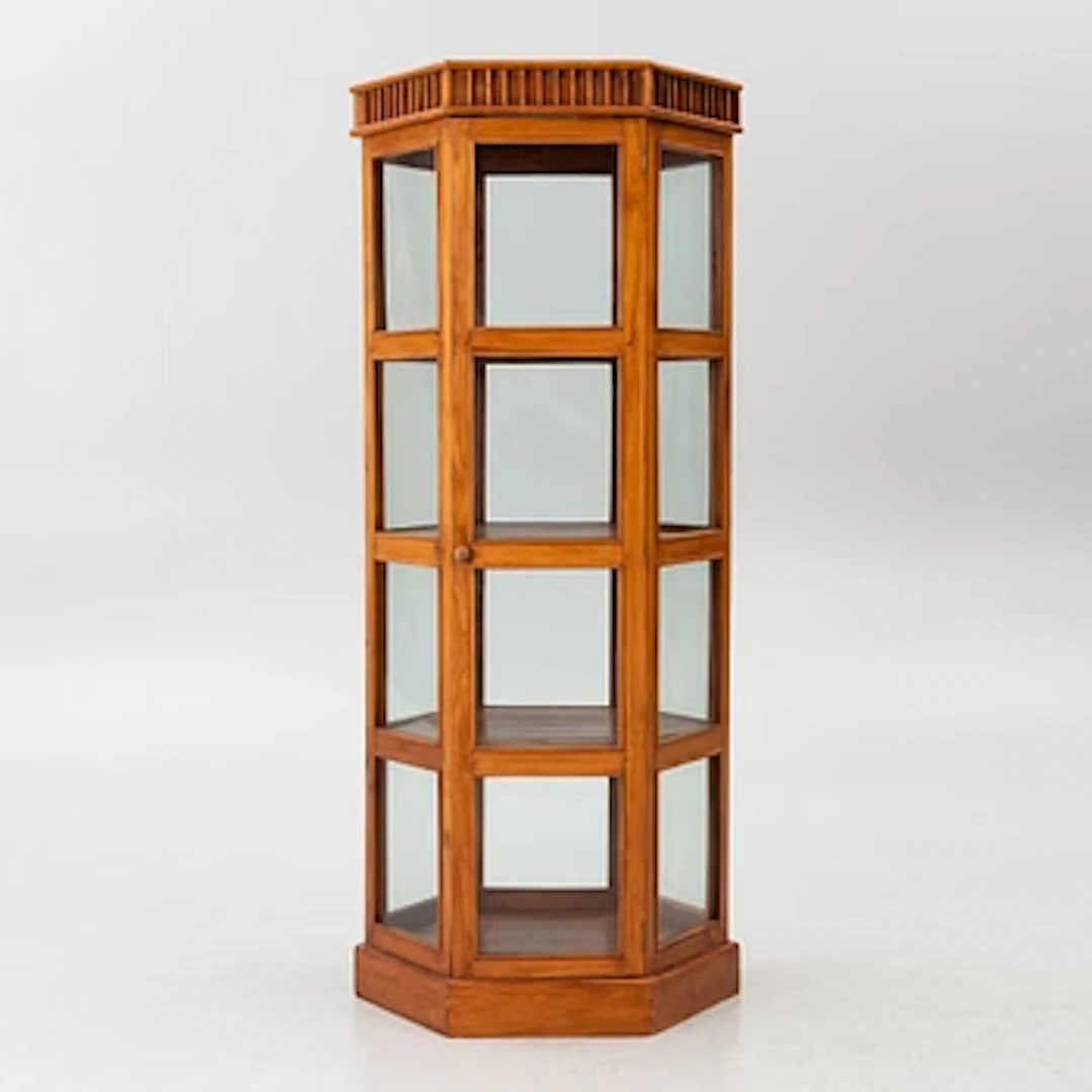 Display cabinet, 20th century.