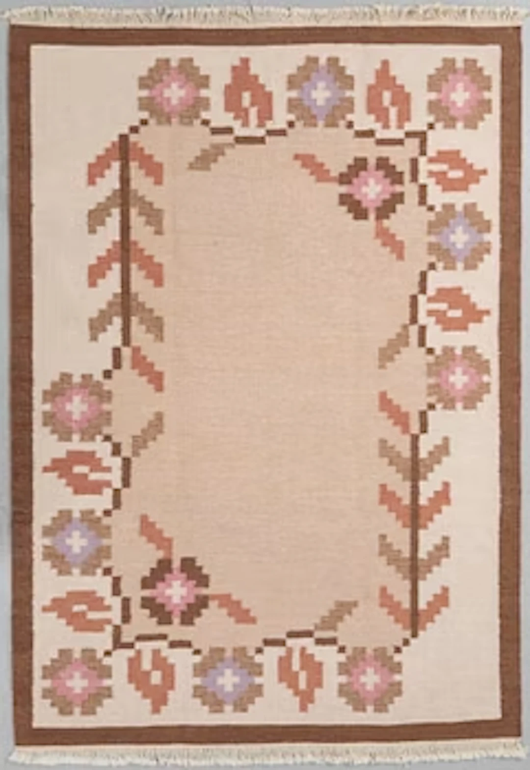 Rölakan rug, approx. 235 x 165 cm.