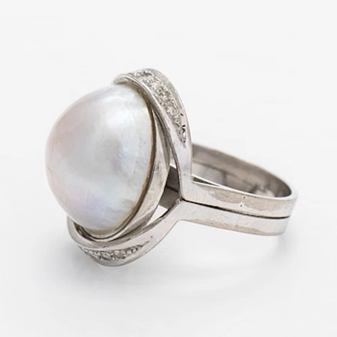 Ring set with a mabé pearl and brilliant- and 8/8-cut diamonds, 18K