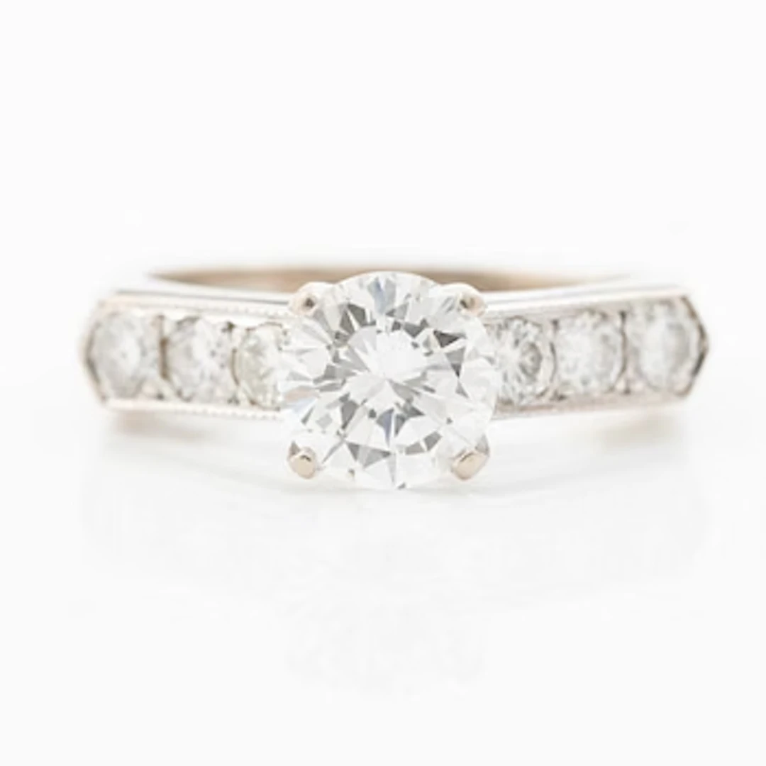Ring, 18K white gold with brilliant-cut diamonds.