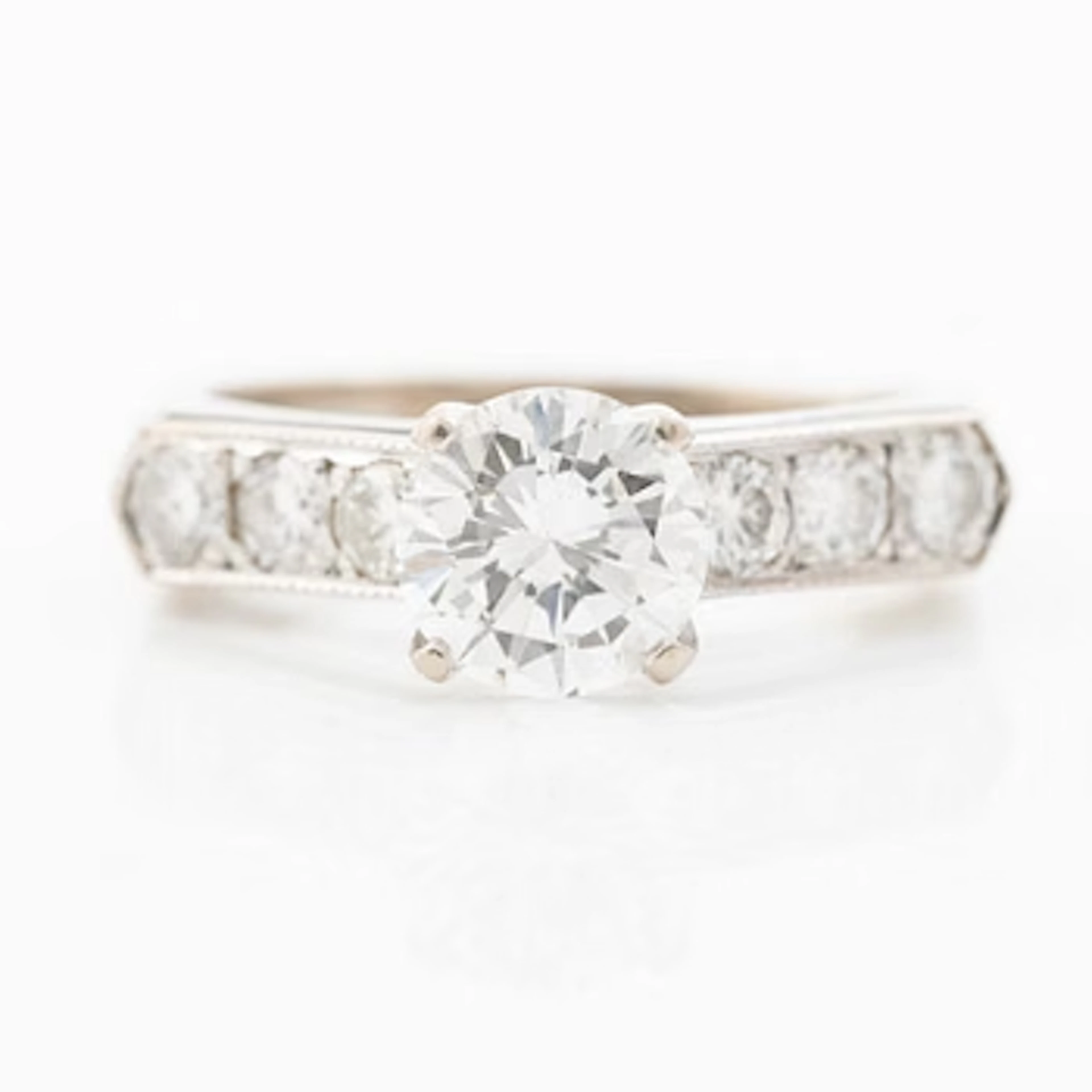 Ring, 18K white gold with brilliant-cut diamonds.