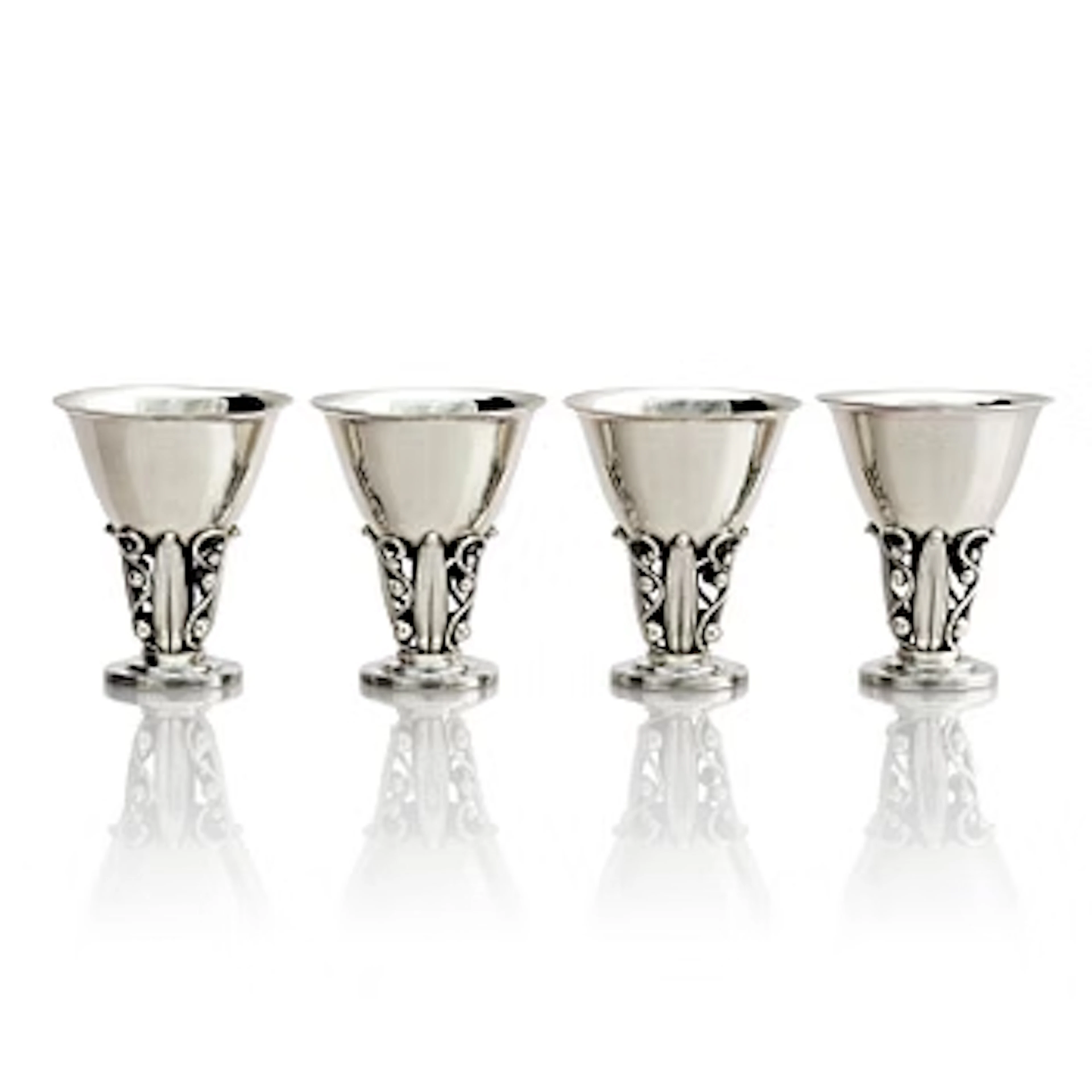 Evald Nielsen, four sterling silver beakers/cups on a foot, Denmark
