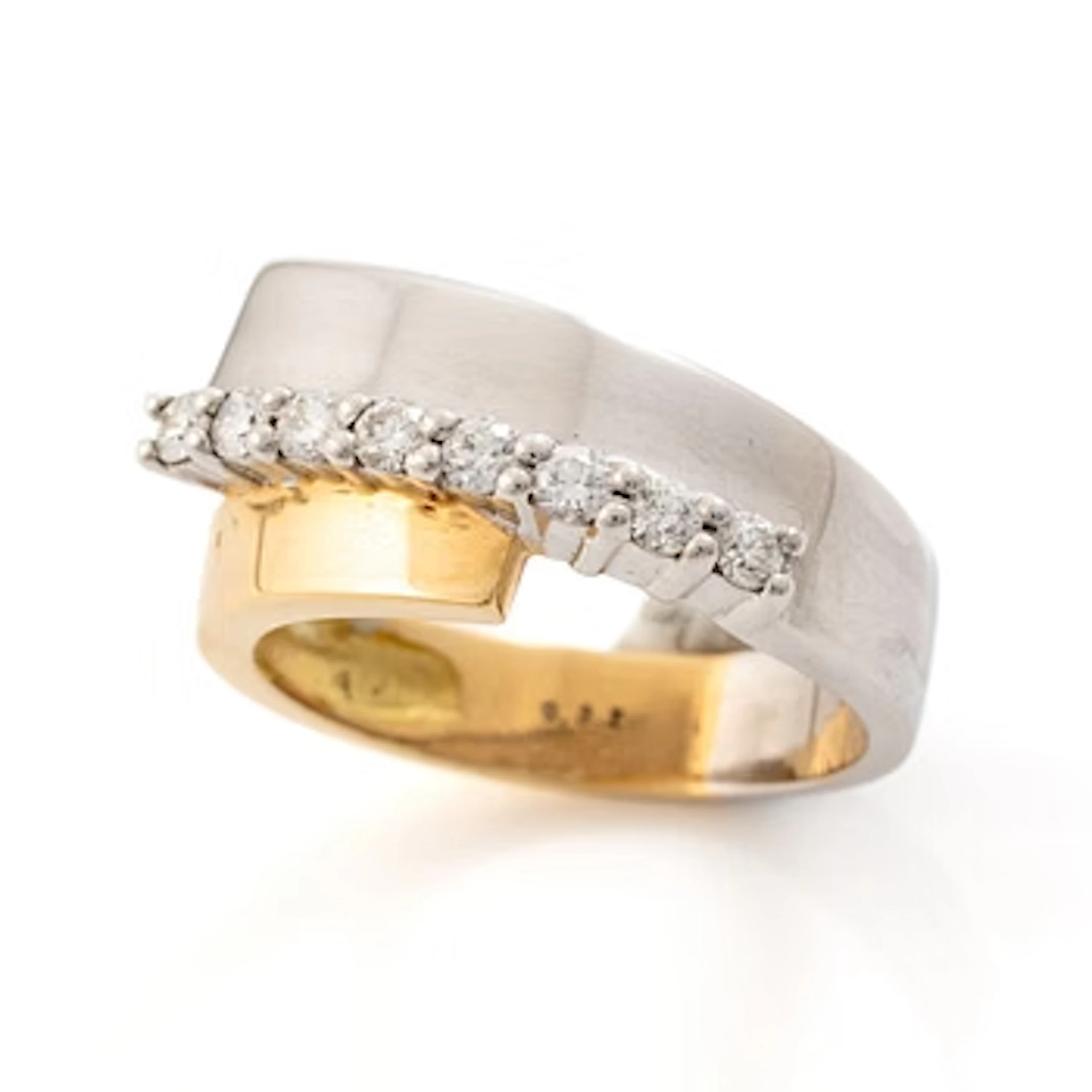Ring, 18K gold and white gold with brilliant-cut diamonds.