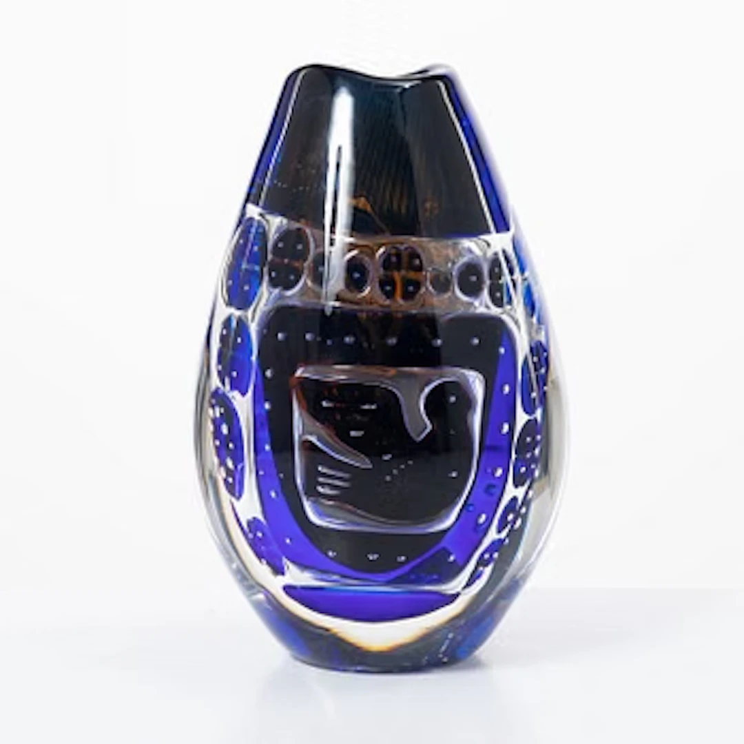 Edvin Öhrström, an Ariel glass vase, "The Girl and the Dove", Orrefors 1978.