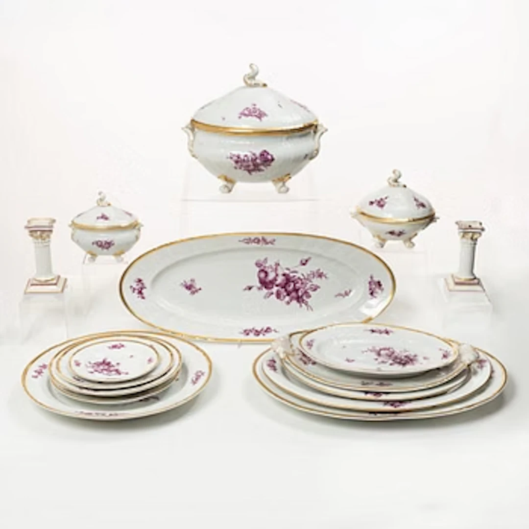 Royal Copenhagen, dinner service, 72 pieces, 'Juliane Marie Purple' 1905.