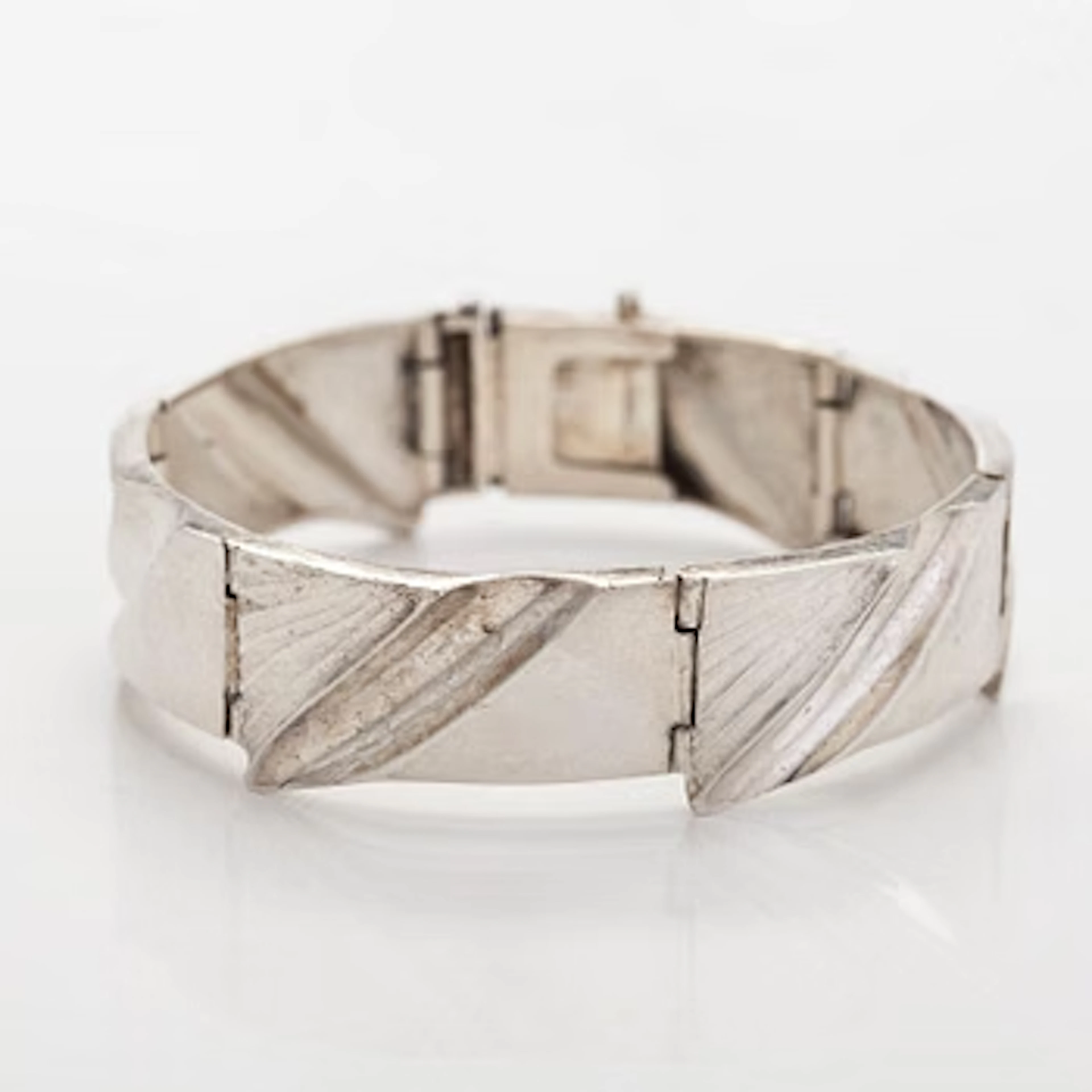 Matti Hyvärinen, bracelet, silver, Sirokoru, Turku.