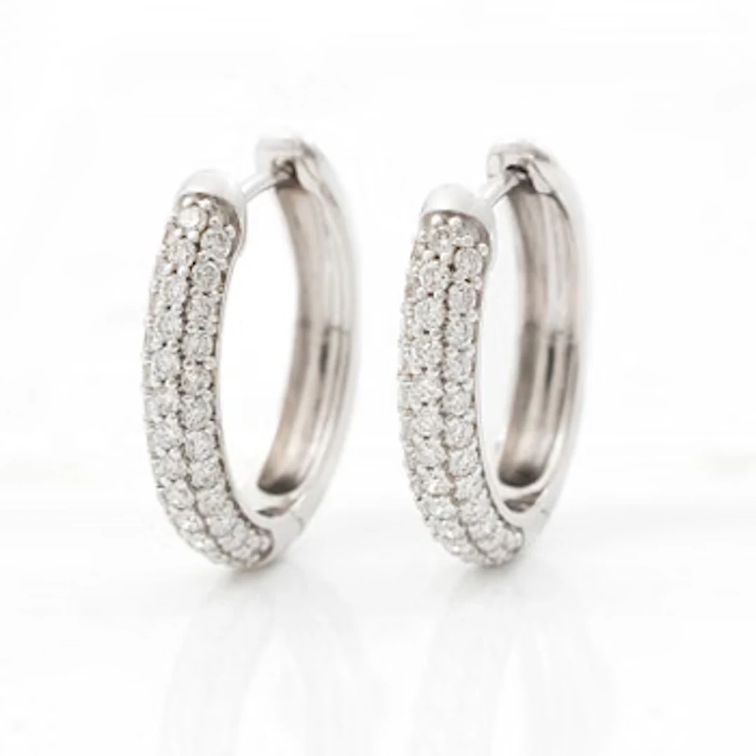 Hoop earrings 18K white gold with brilliant-cut diamonds.