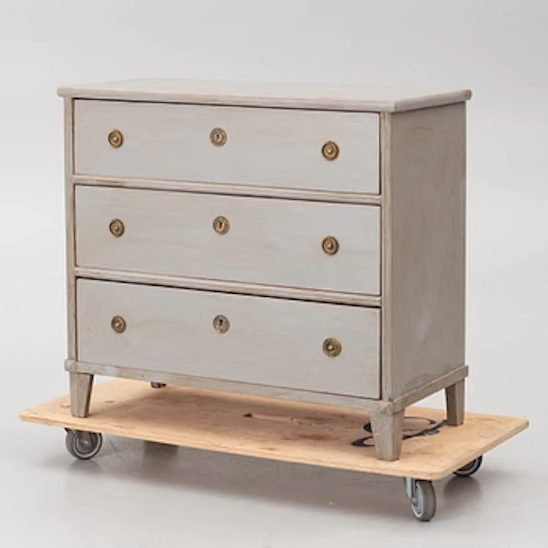 Chest of drawers, 19th century.