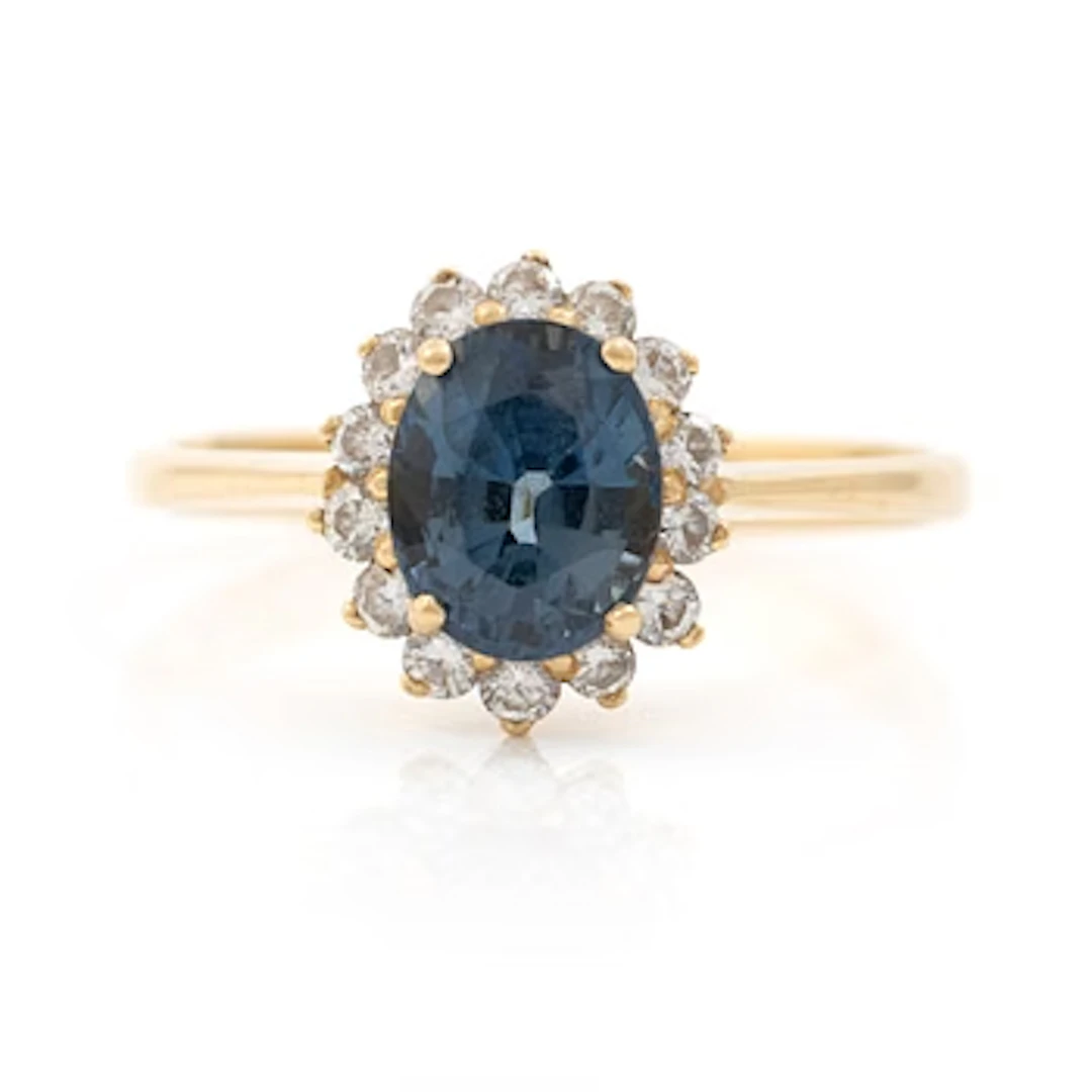 Ring, cluster, 18K gold with sapphire and brilliant-cut diamonds.