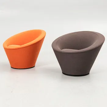A pair of armchairs, “Girola”, Tacchini, Italy, modern manufacture.
