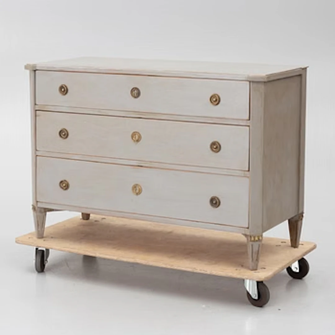 Chest of drawers, 19th century.