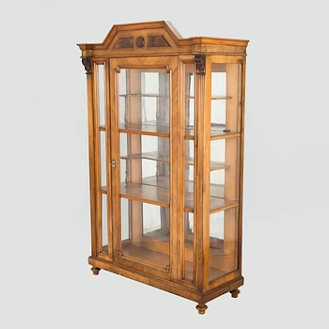 A display cabinet, 20th century.
