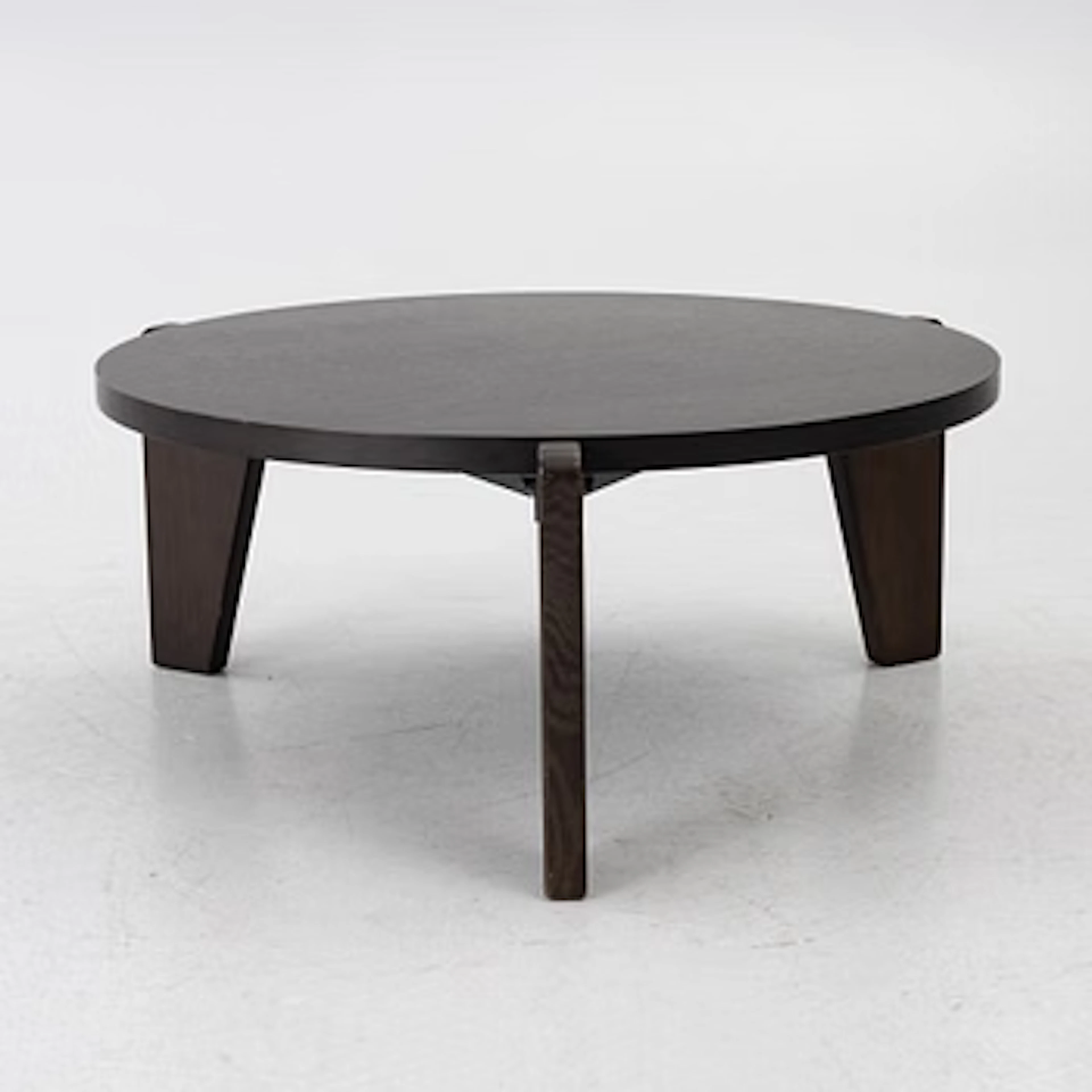 Jean Prouvé, Coffee table, 'Guéridon Bas, Vitra, 2000s.