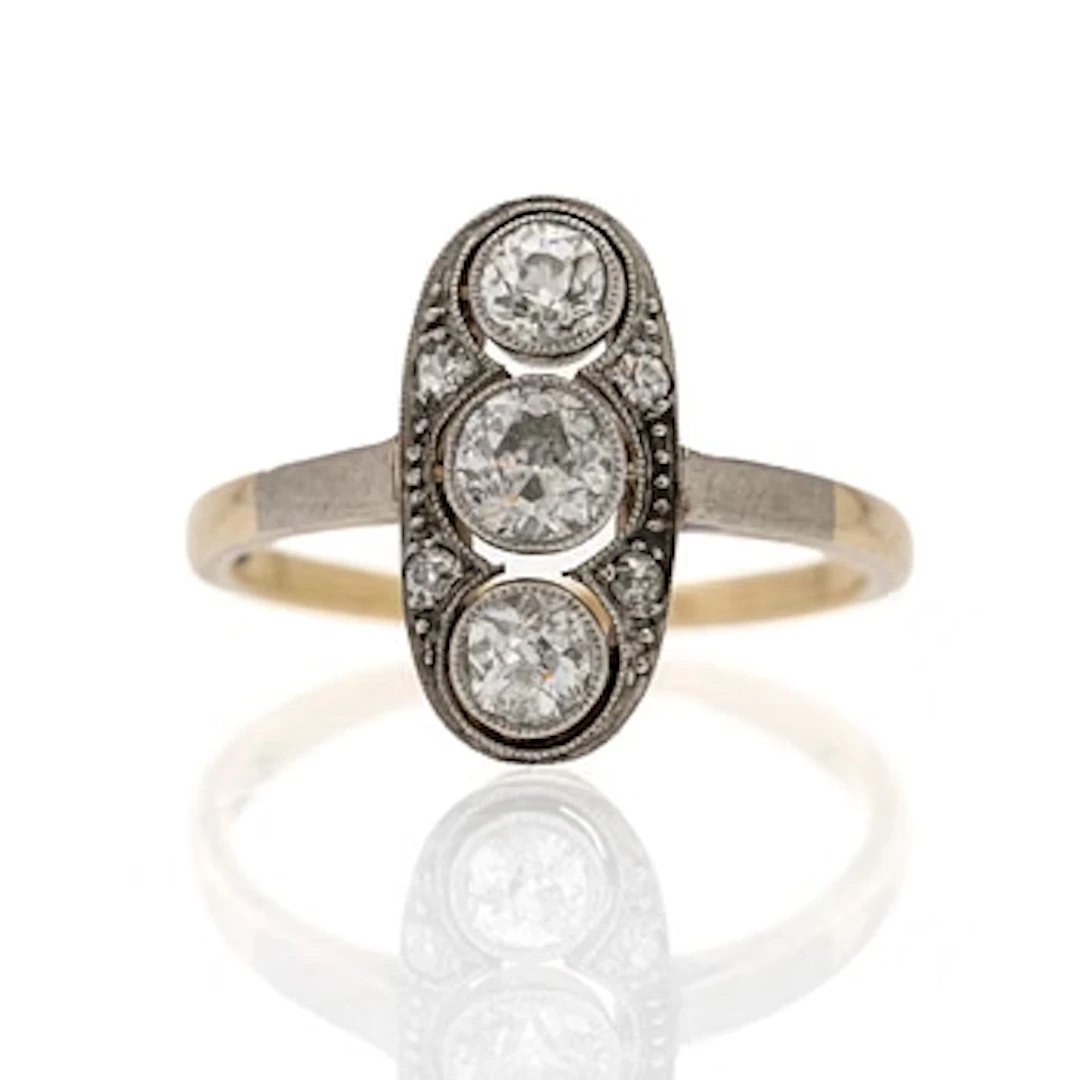 Art Deco ring in 14K gold and platinum with diamonds.