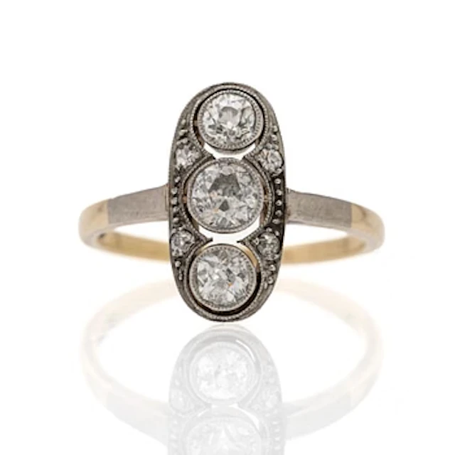 Art Deco ring in 14K gold and platinum with diamonds.