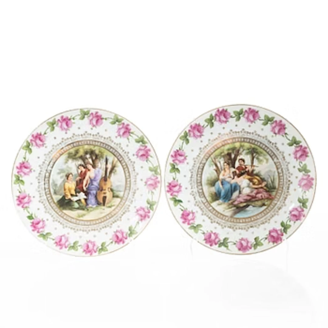 A pair of porcelain serving dishes, Vienna, 20th century.