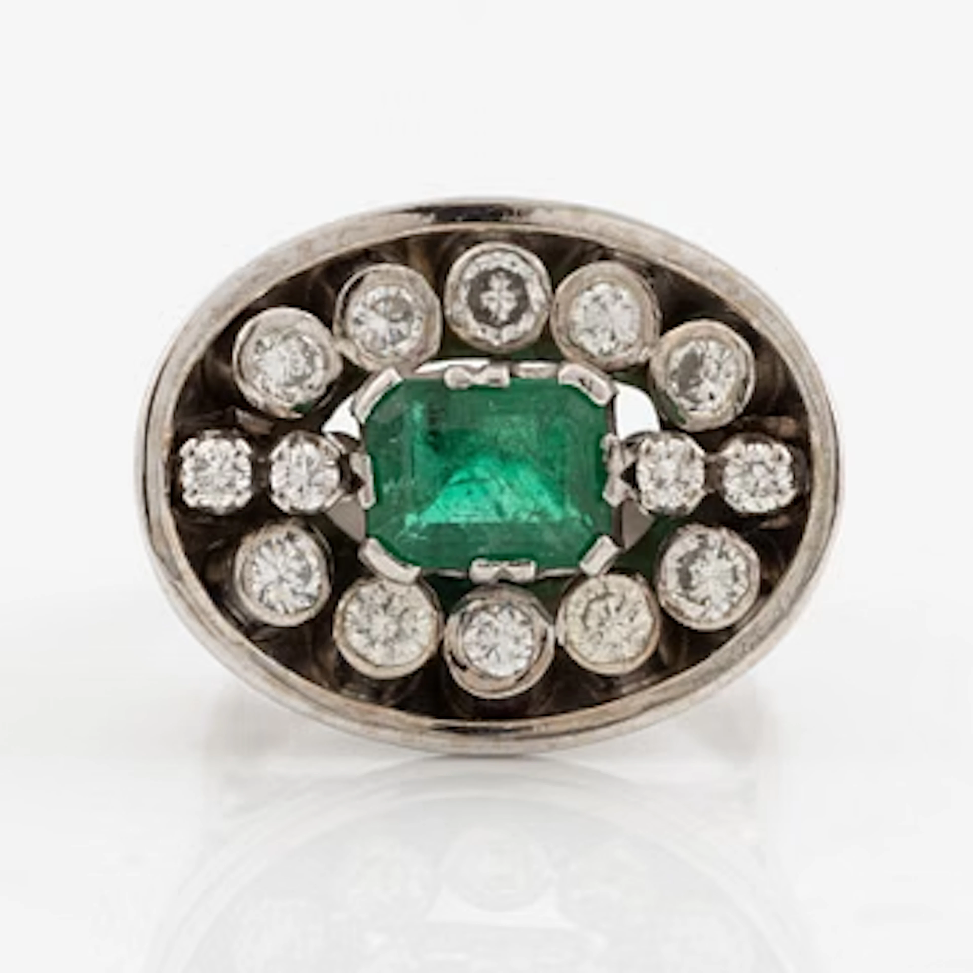 Ring, 18K white gold with an emerald-cut emerald and brilliant-cut diamonds.