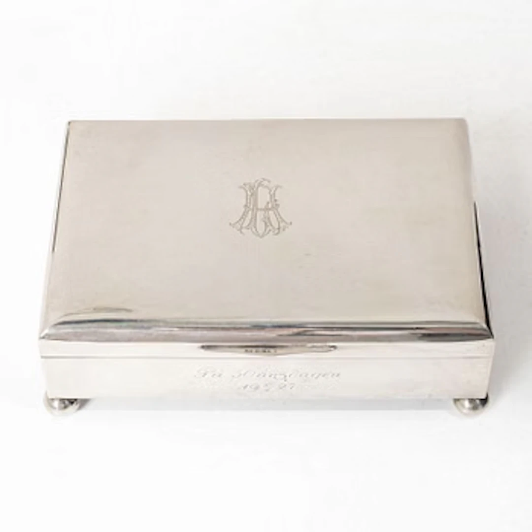 A Swedish silver tobacco box, silver, mark of CA Kjernås, Gothenburg, 1925.
