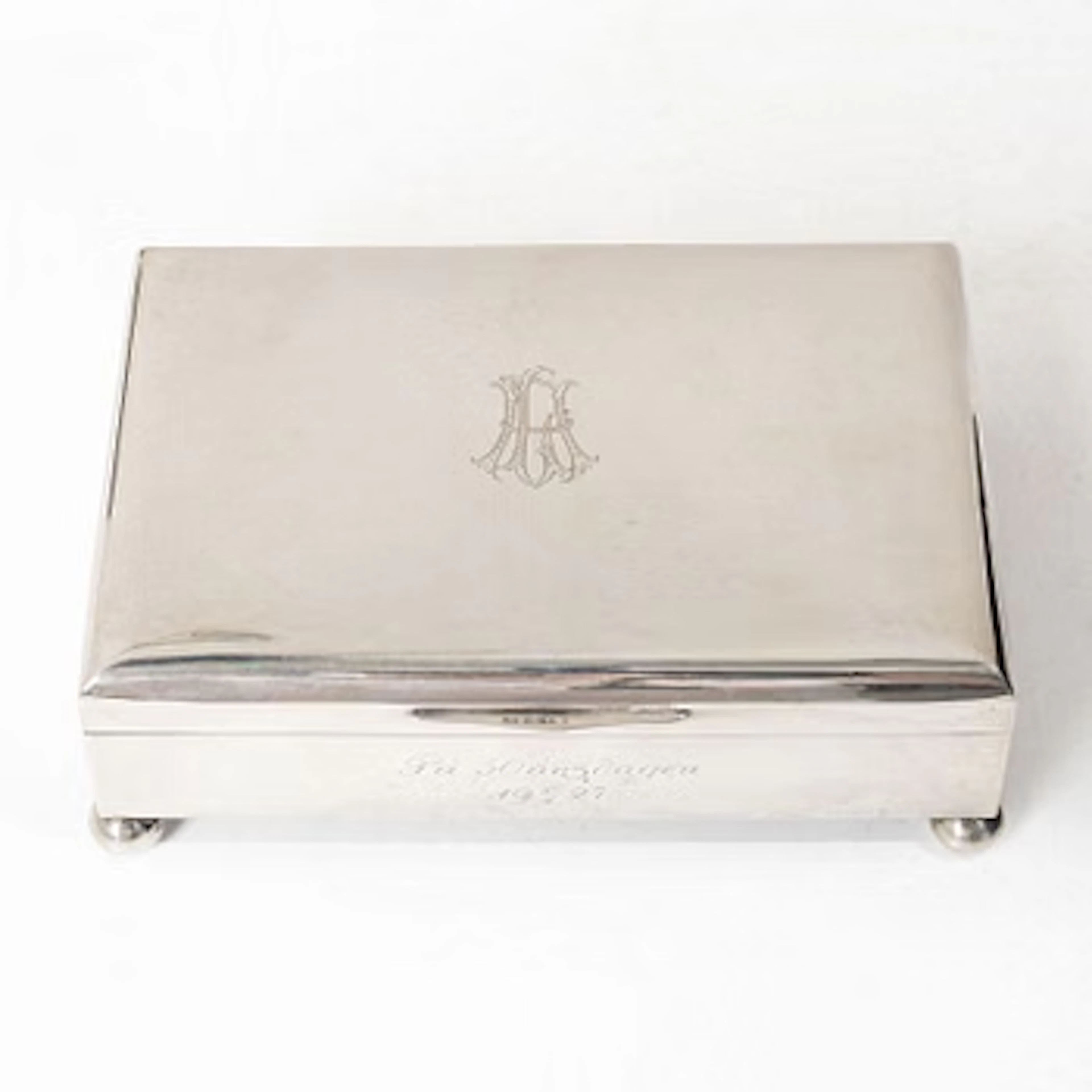 A Swedish silver tobacco box, silver, mark of CA Kjernås, Gothenburg, 1925.