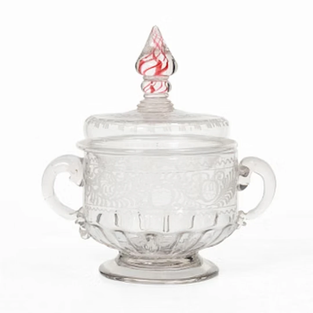 A covered bonbonnière, 18th Century.
